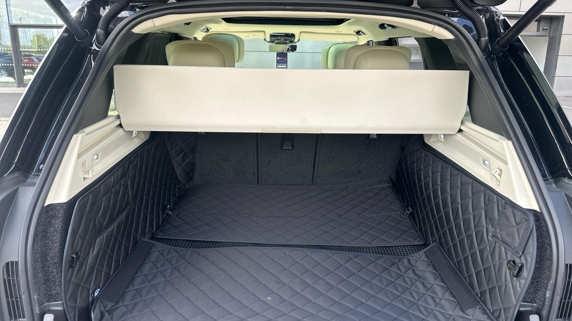Land Rover Range Rover view 65