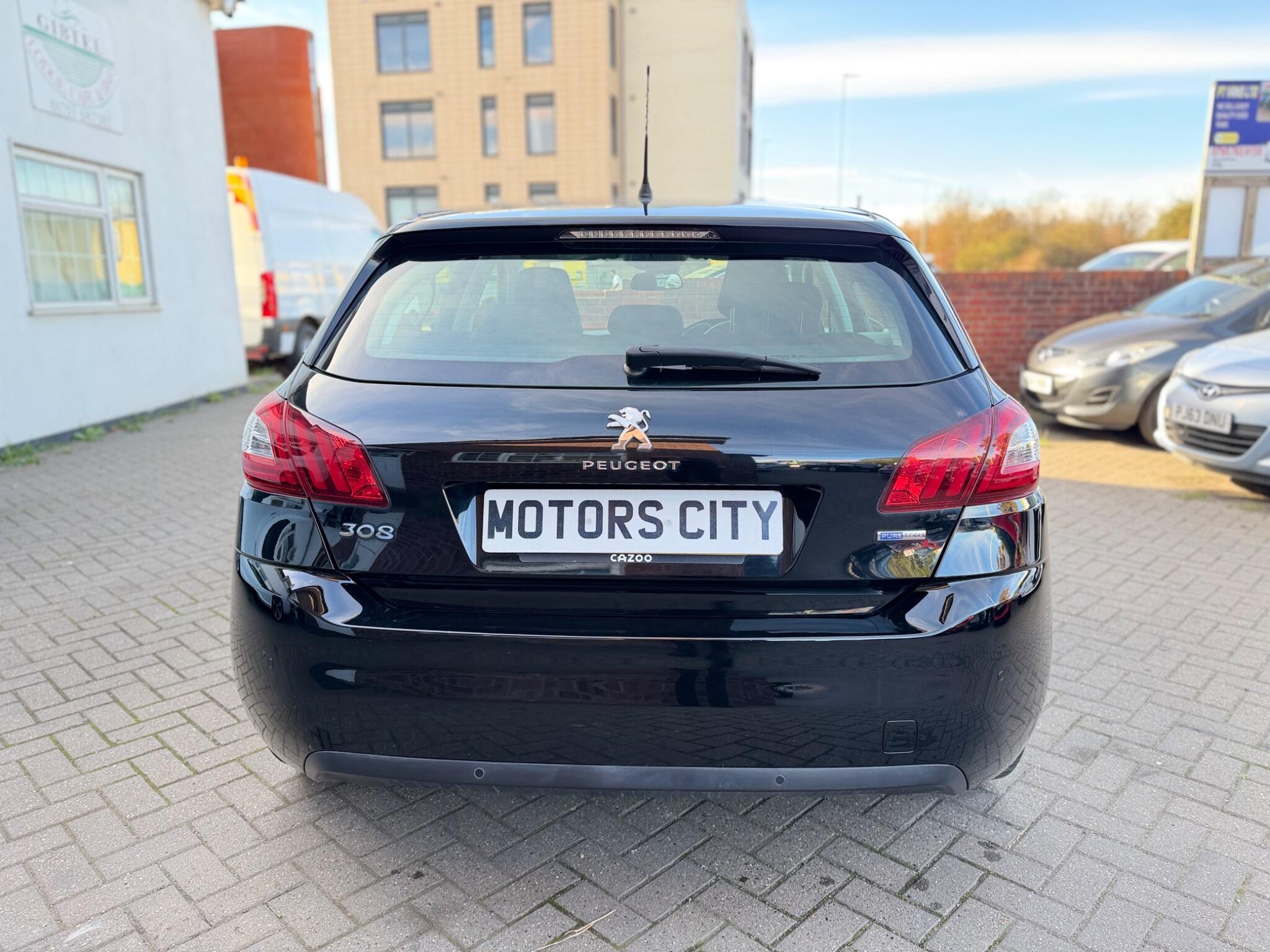 Peugeot 308 view 9