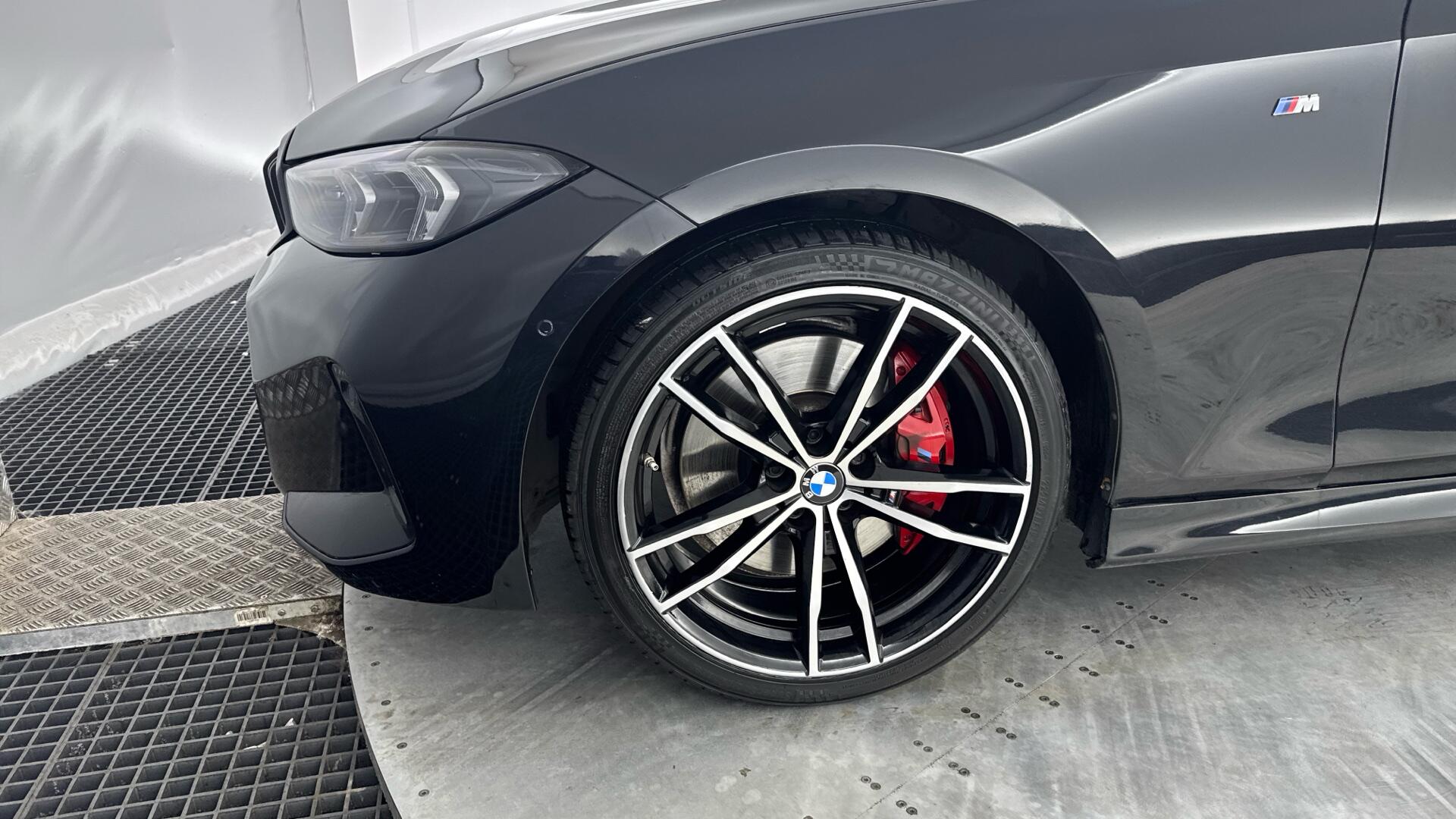 BMW 3 Series view 22