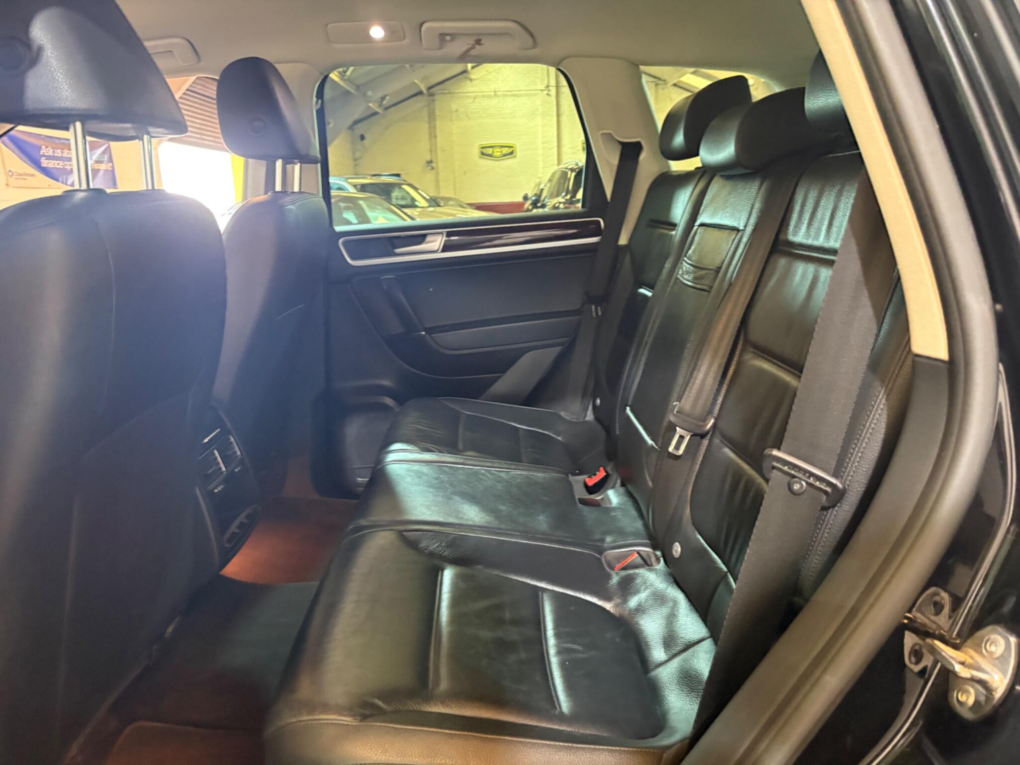 Volkswagen Touareg view 47