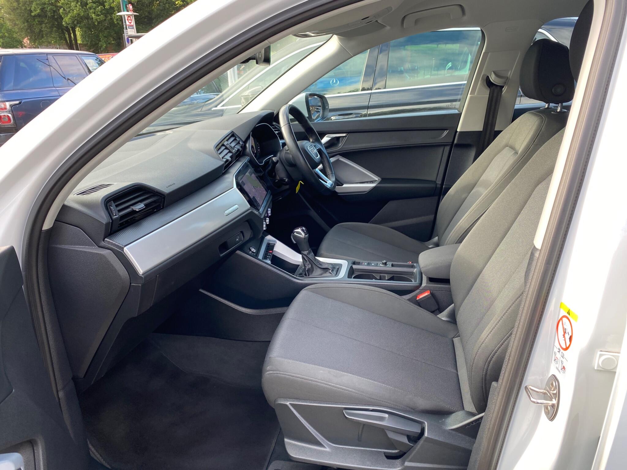 Audi Q3 view 39