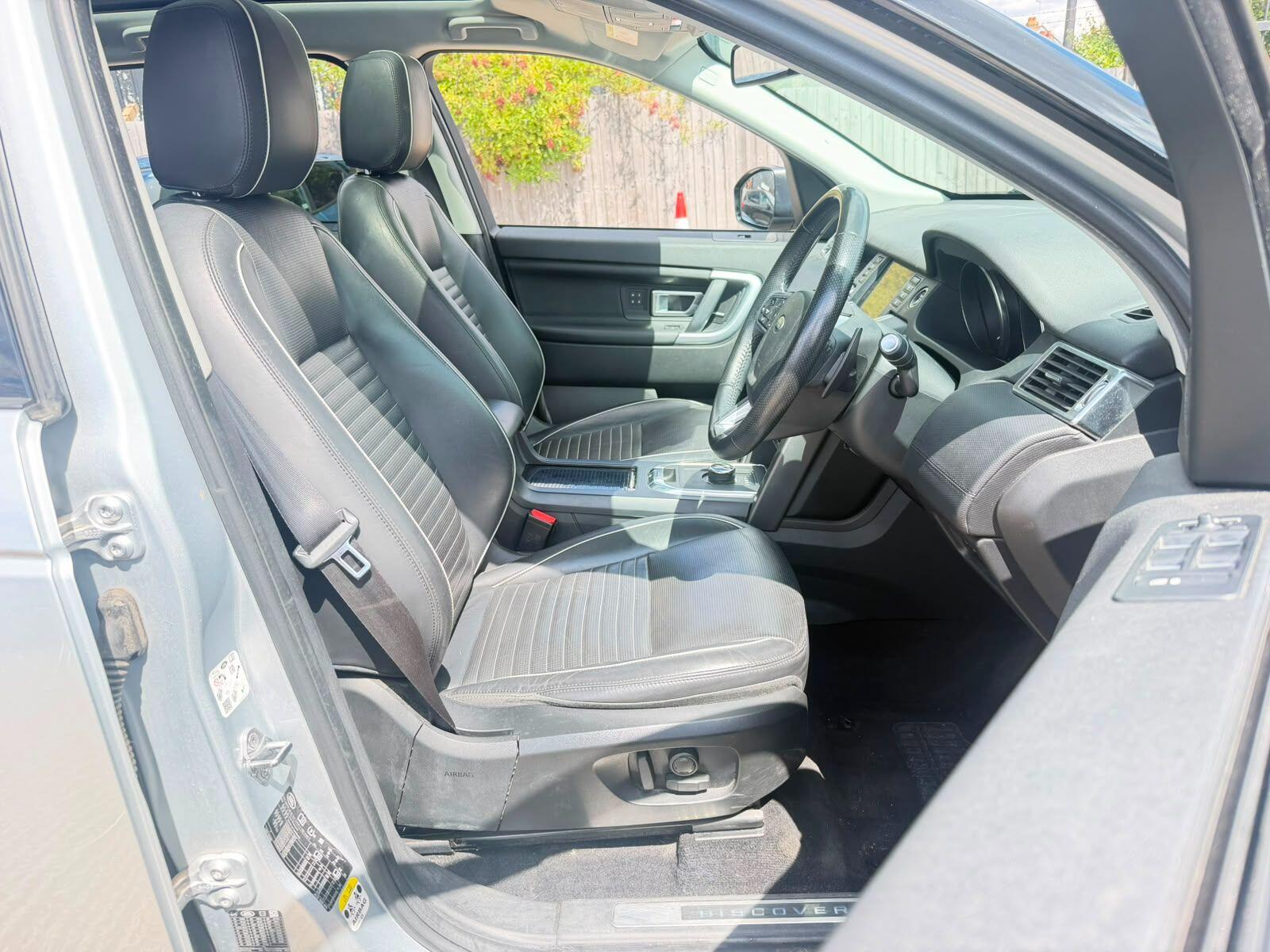 Land Rover Discovery Sport view 13