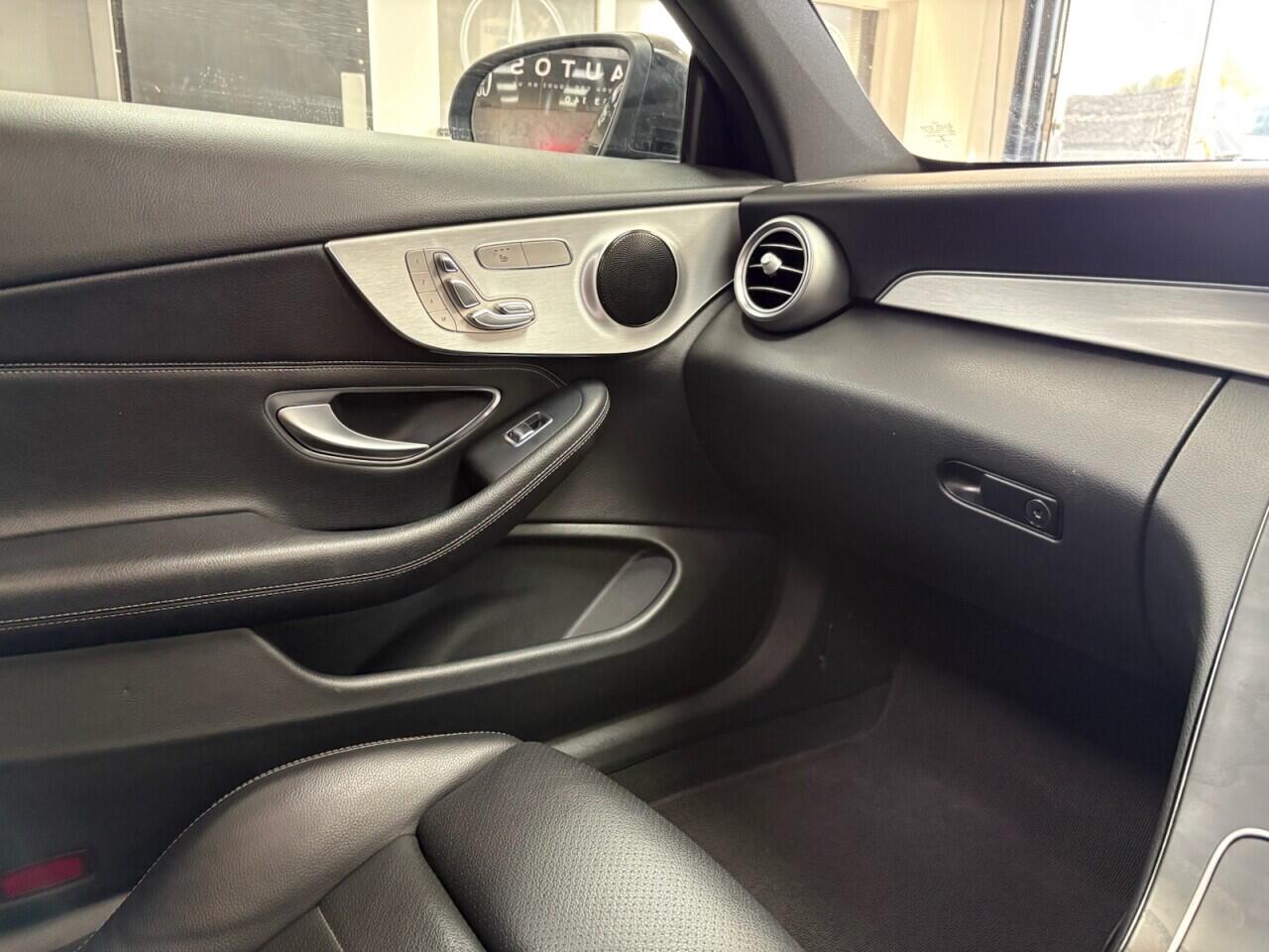 Mercedes-Benz C-Class view 28