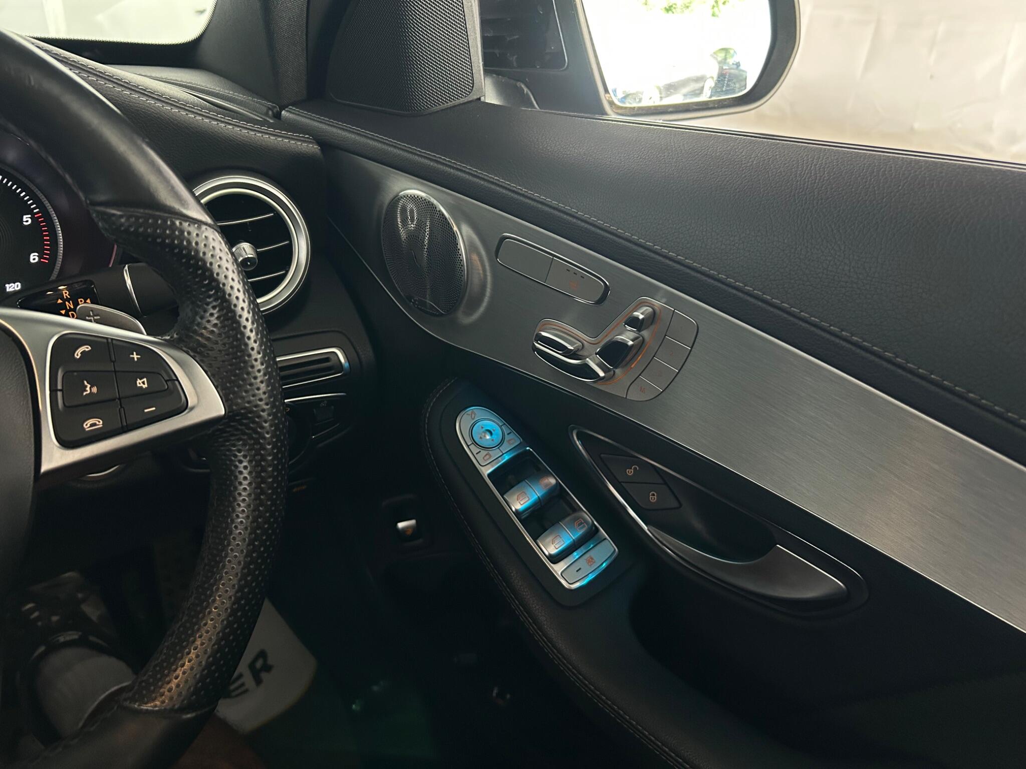 Mercedes-Benz C Class view 32