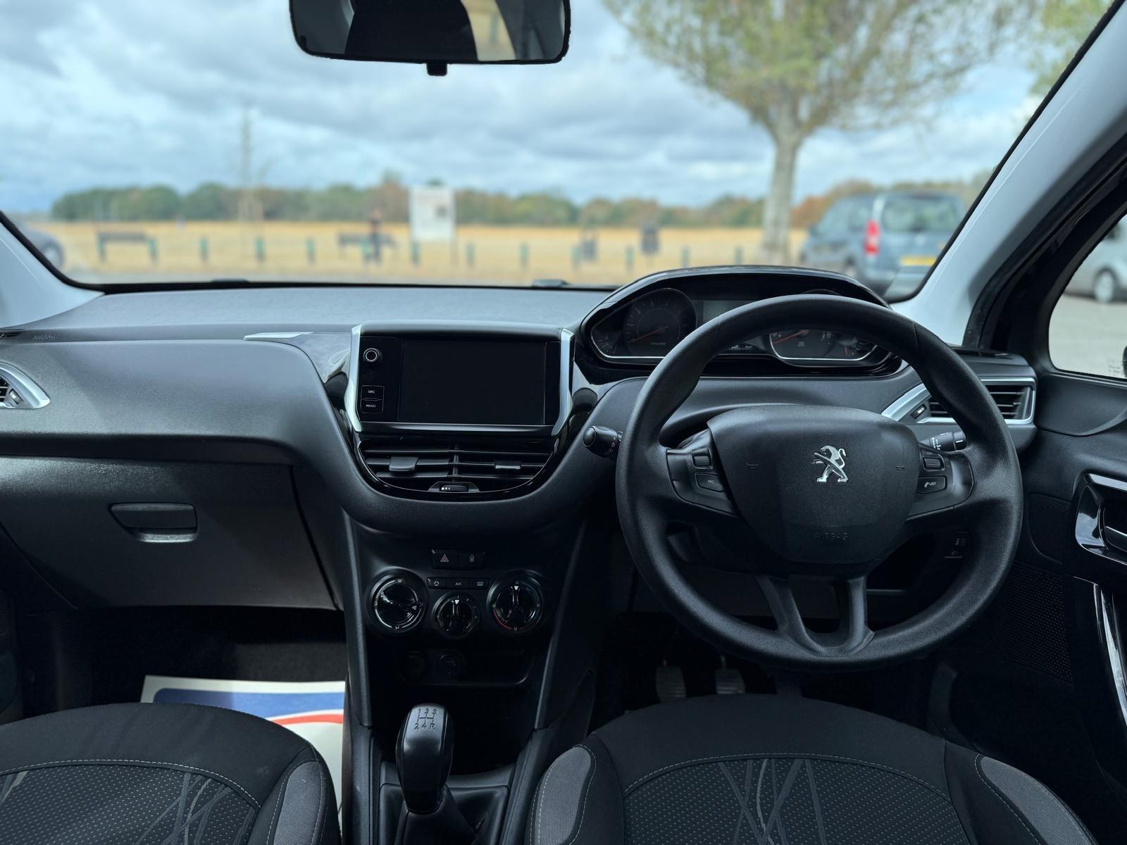 Peugeot 208 view 22