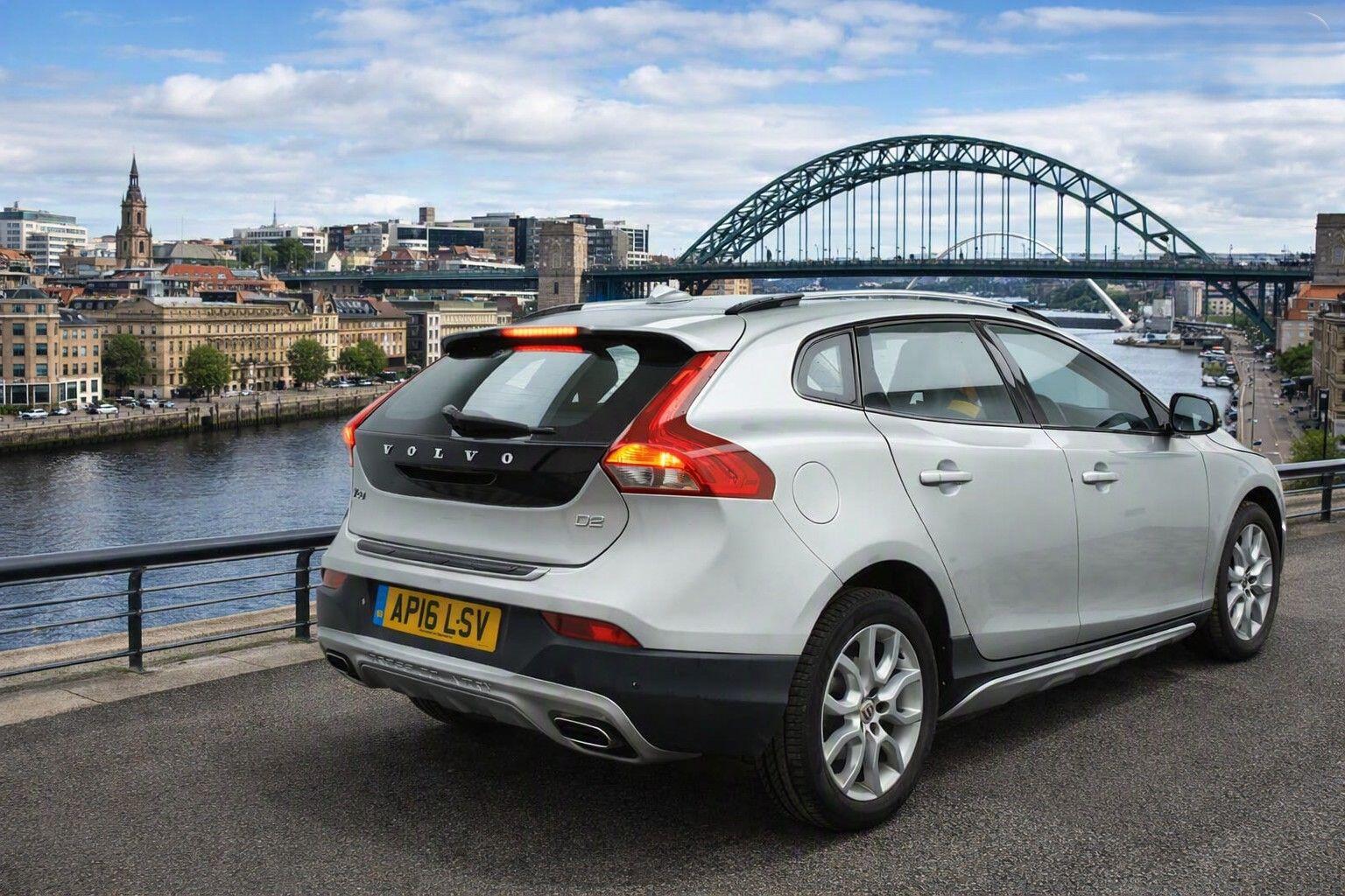 Volvo V40 Cross Country view 18