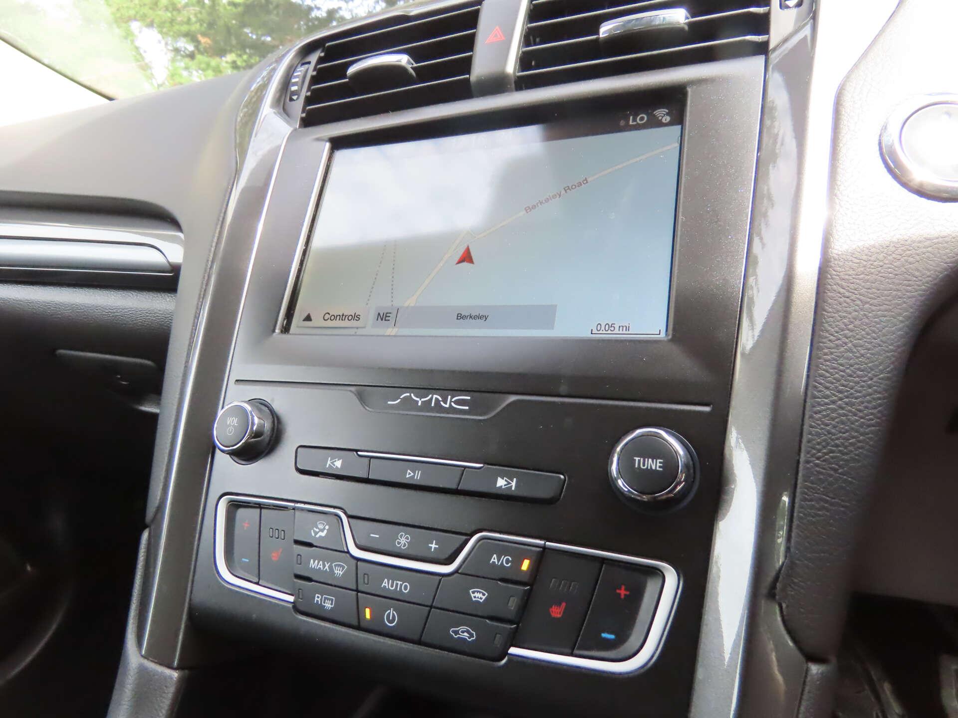 Ford Mondeo view 11