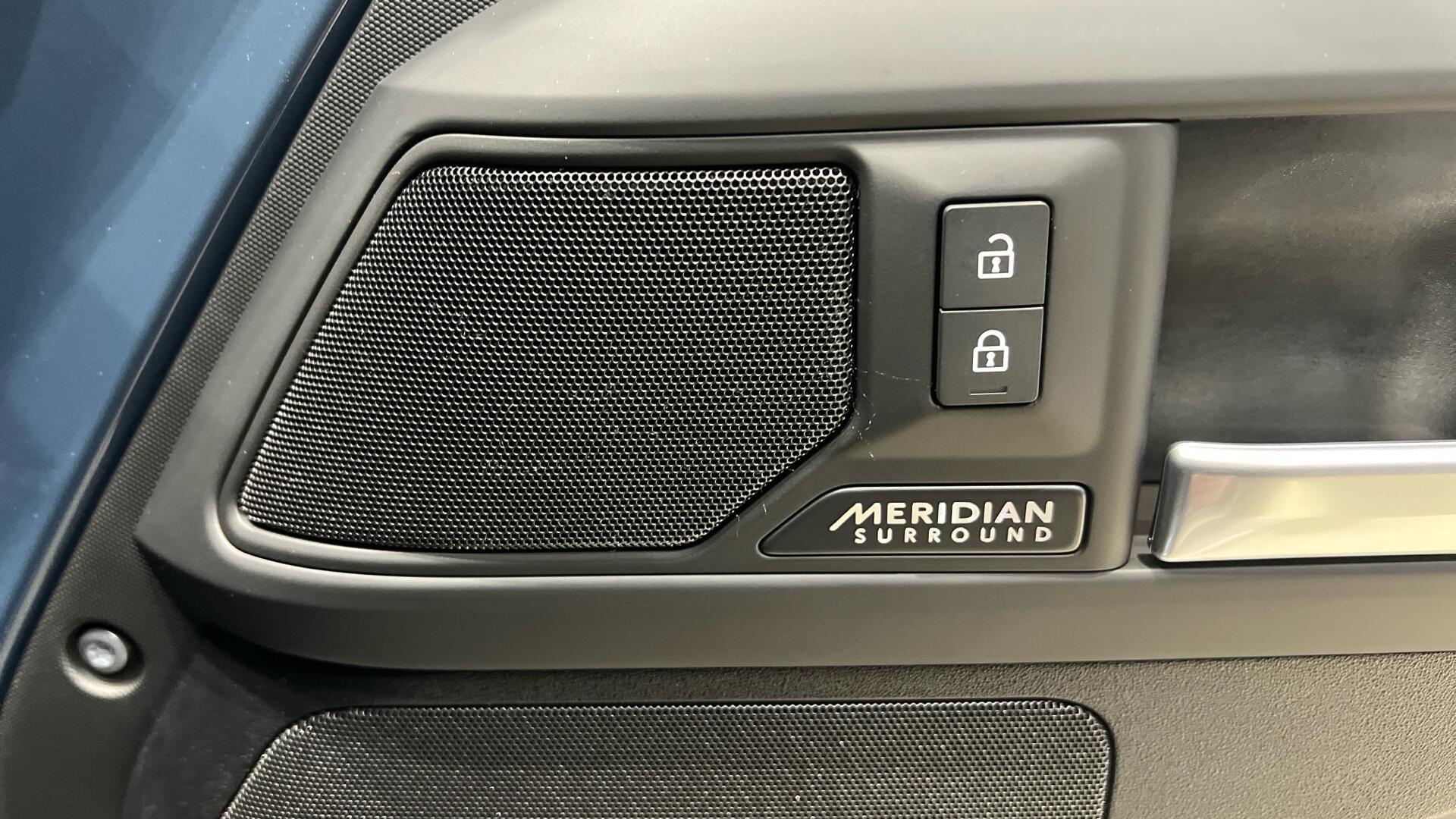 Land Rover Defender view 49