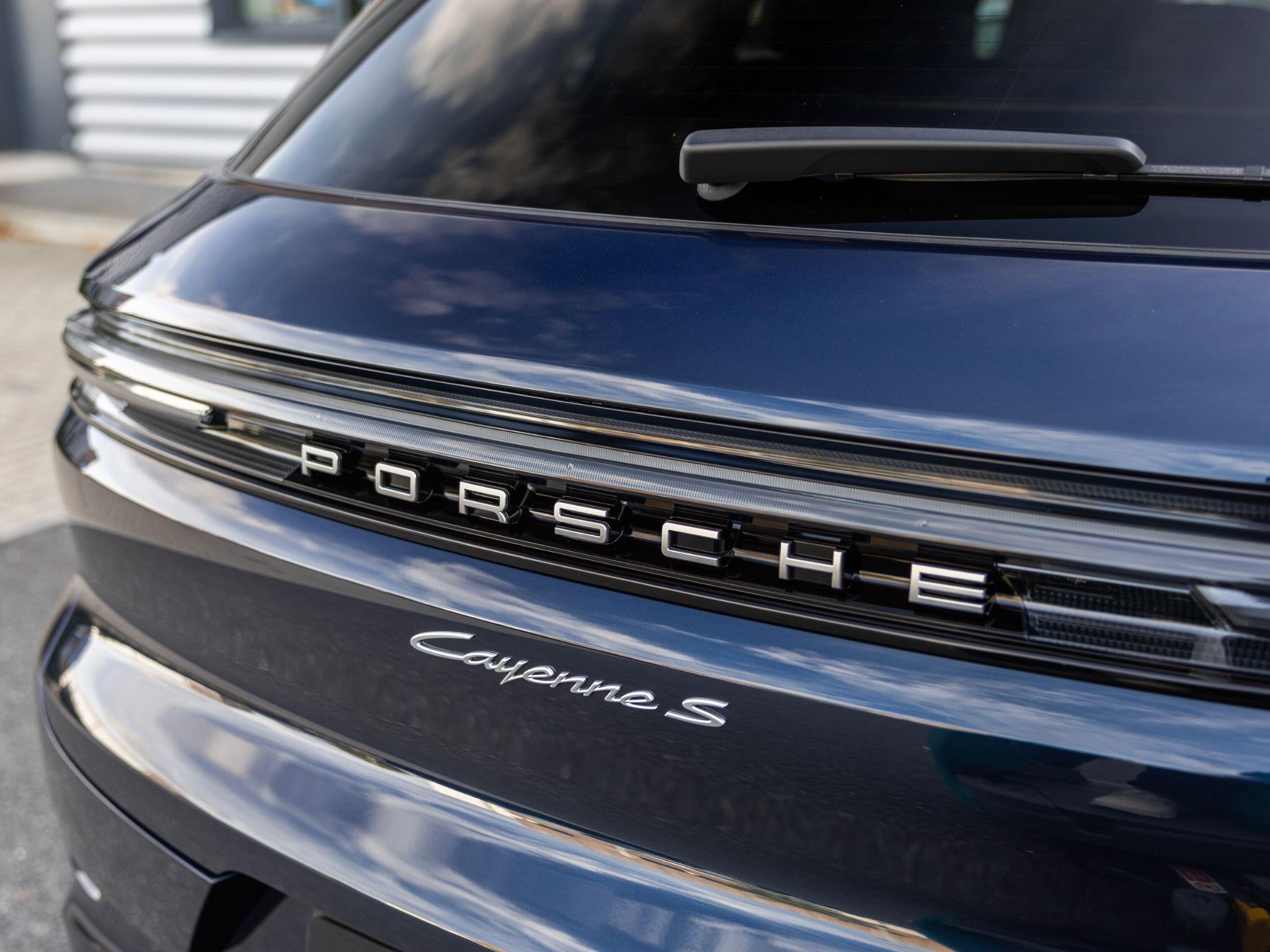 Porsche Cayenne view 19