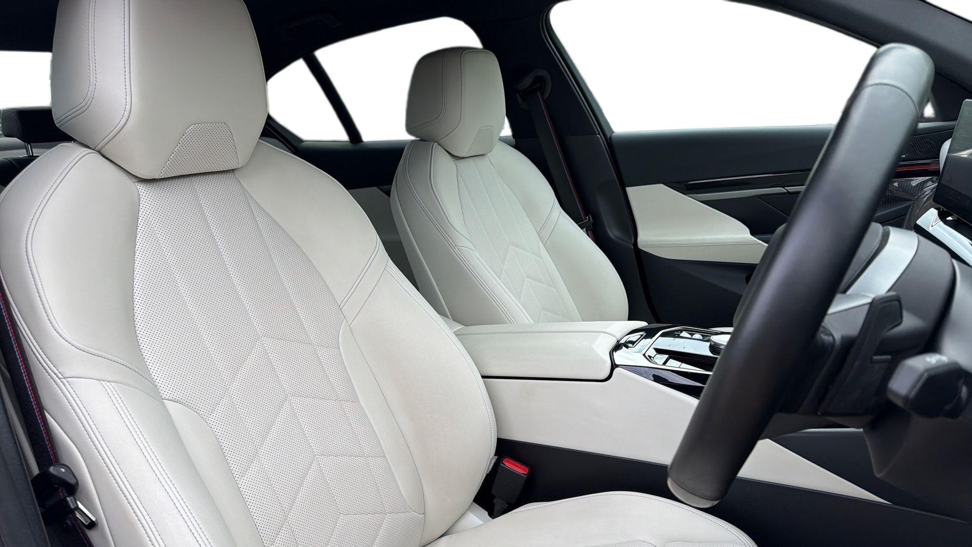 BMW 5 Series view 11