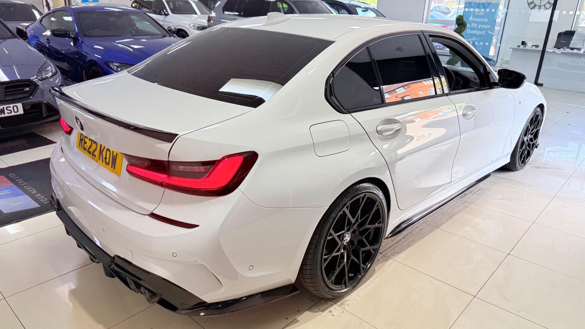 BMW 3 Series view 35