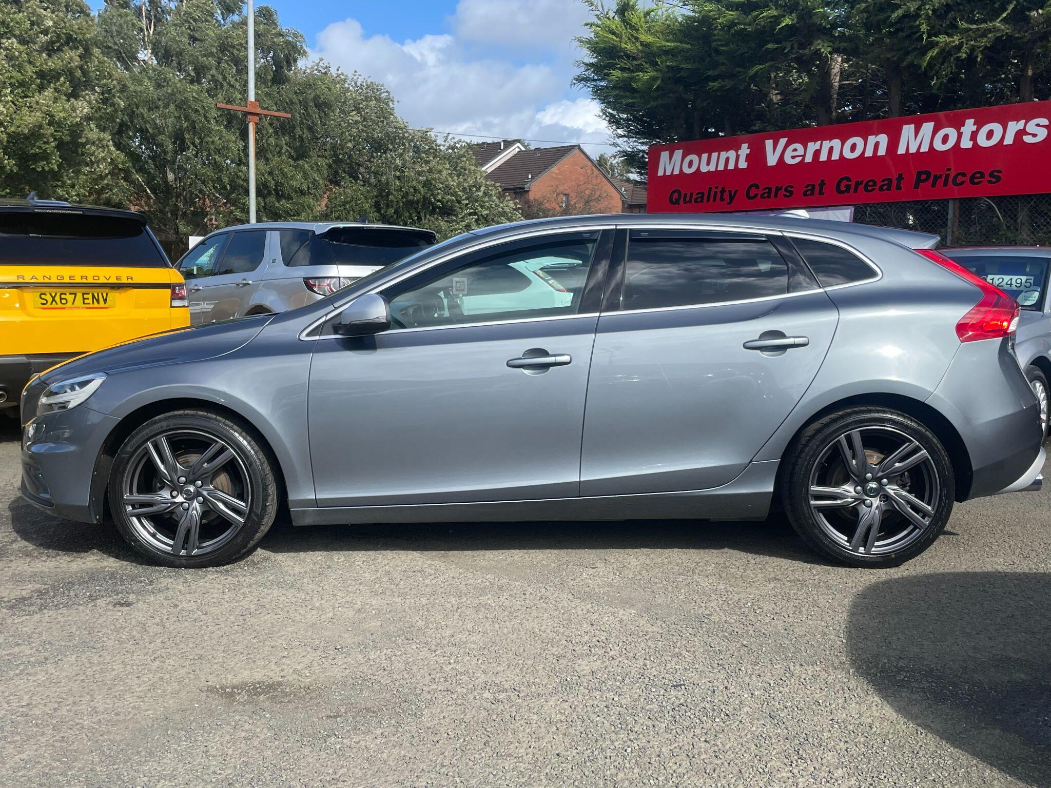 Volvo V40 view 9