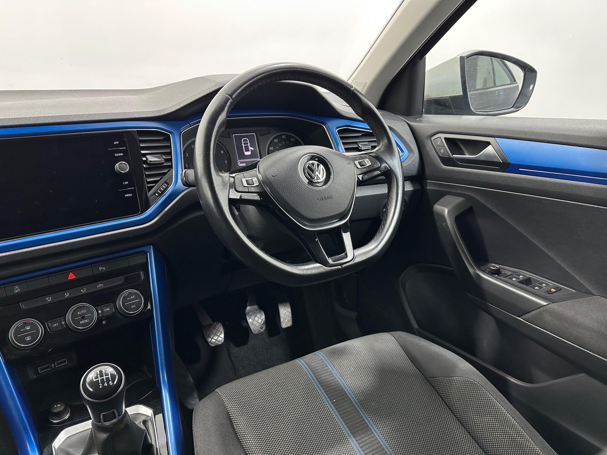 Volkswagen T-Roc view 12