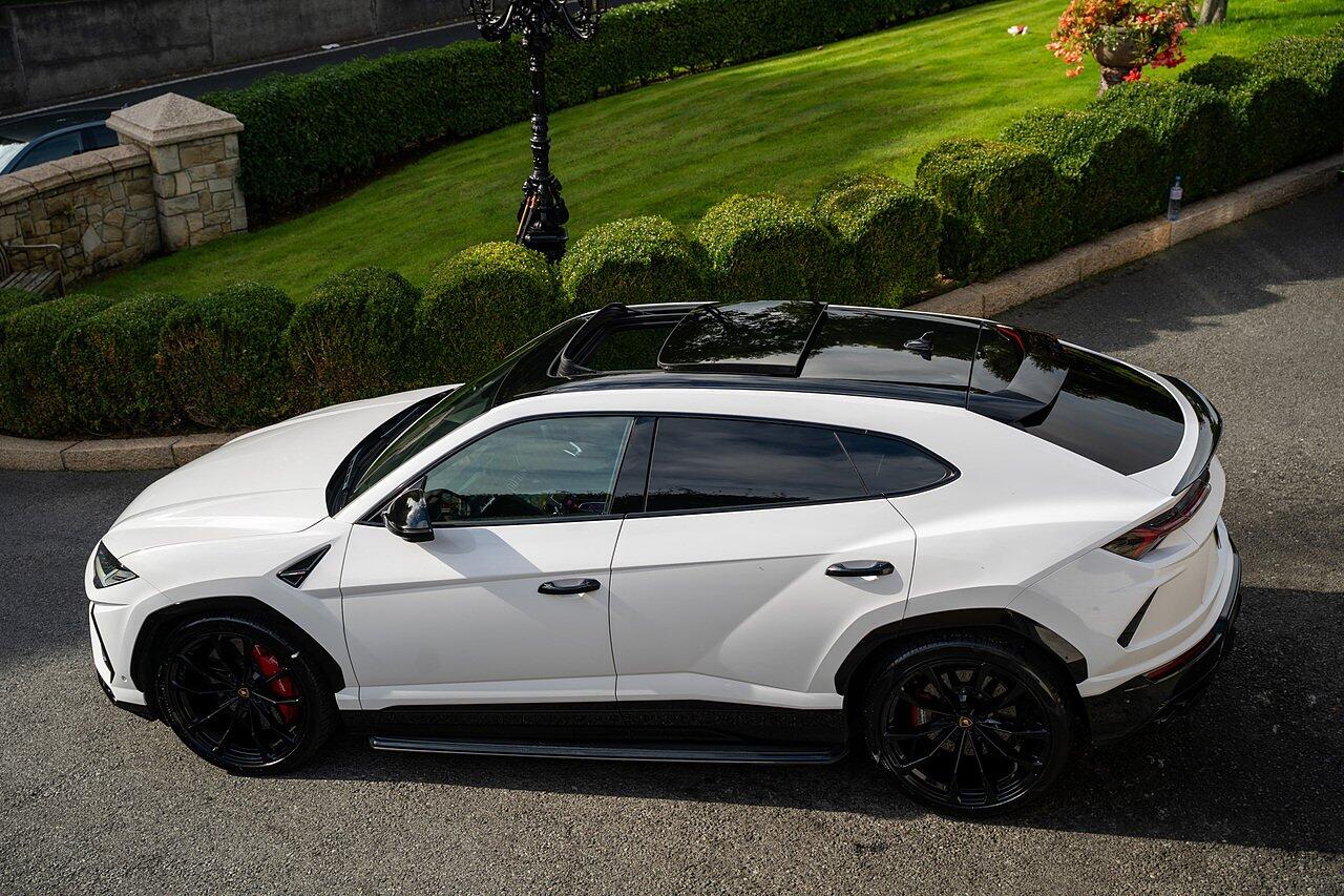 Lamborghini Urus view 100
