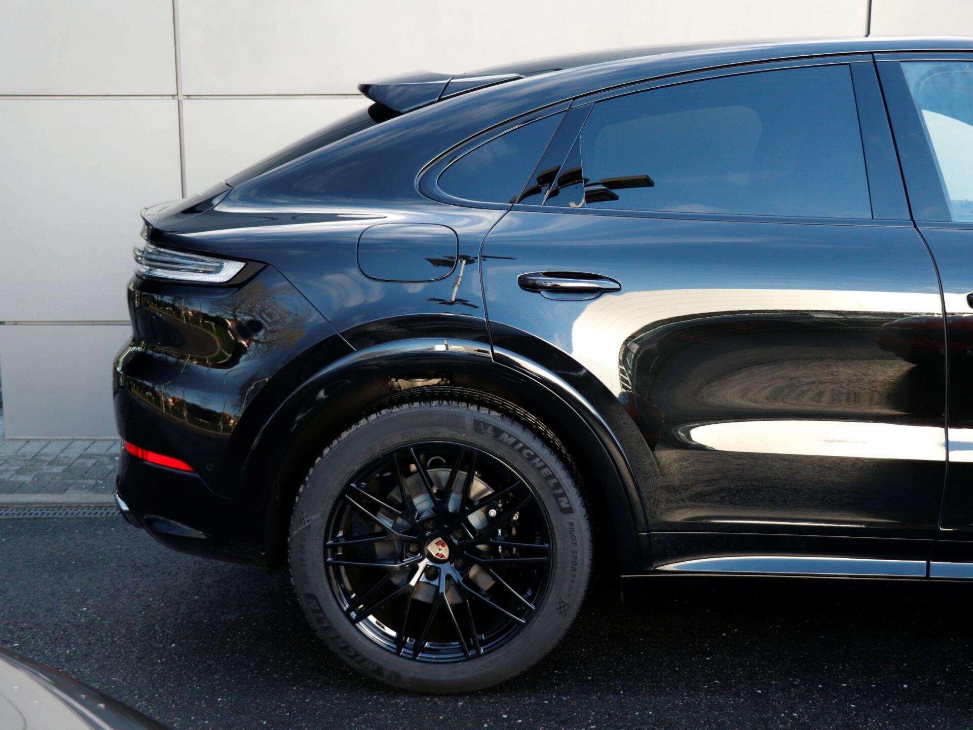Porsche Cayenne view 30