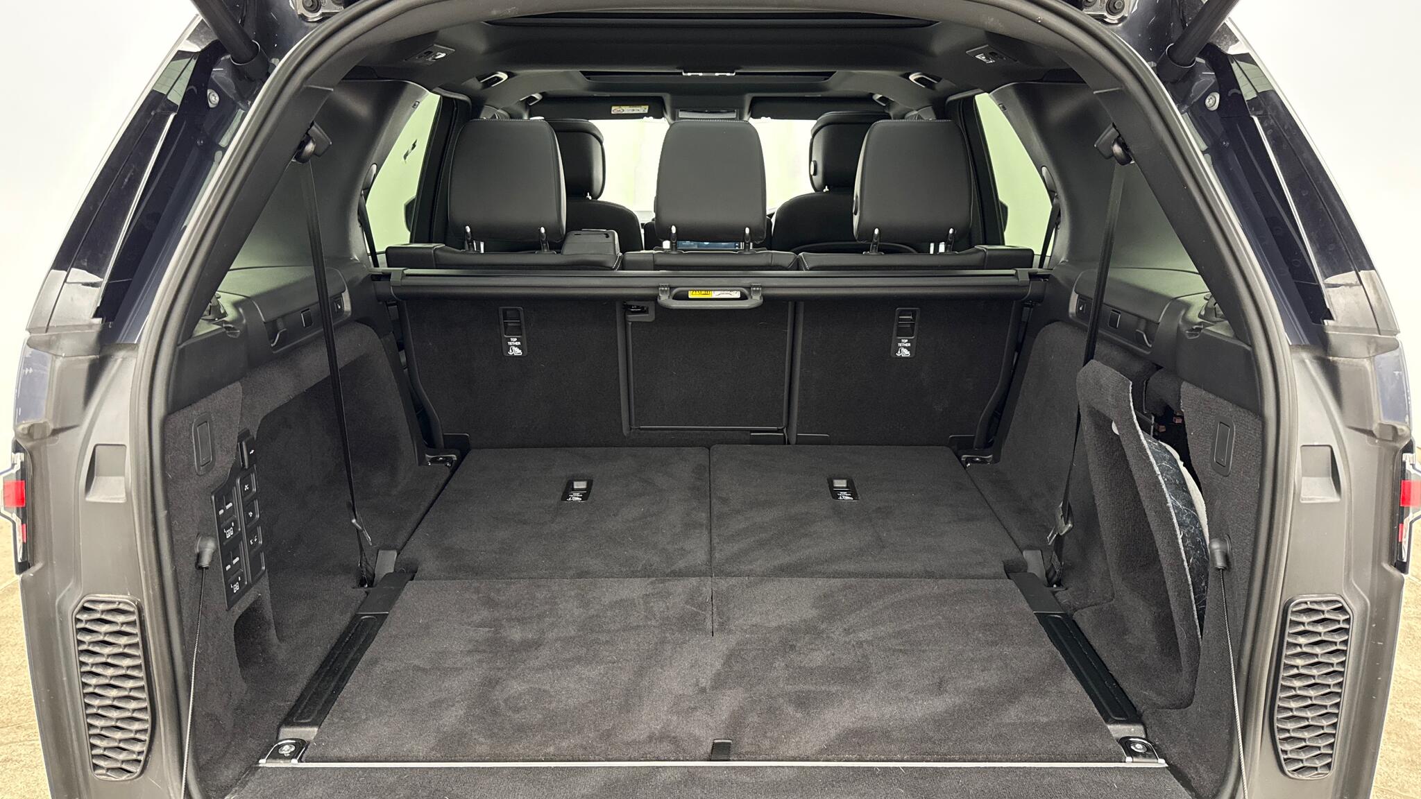 Land Rover Discovery view 10