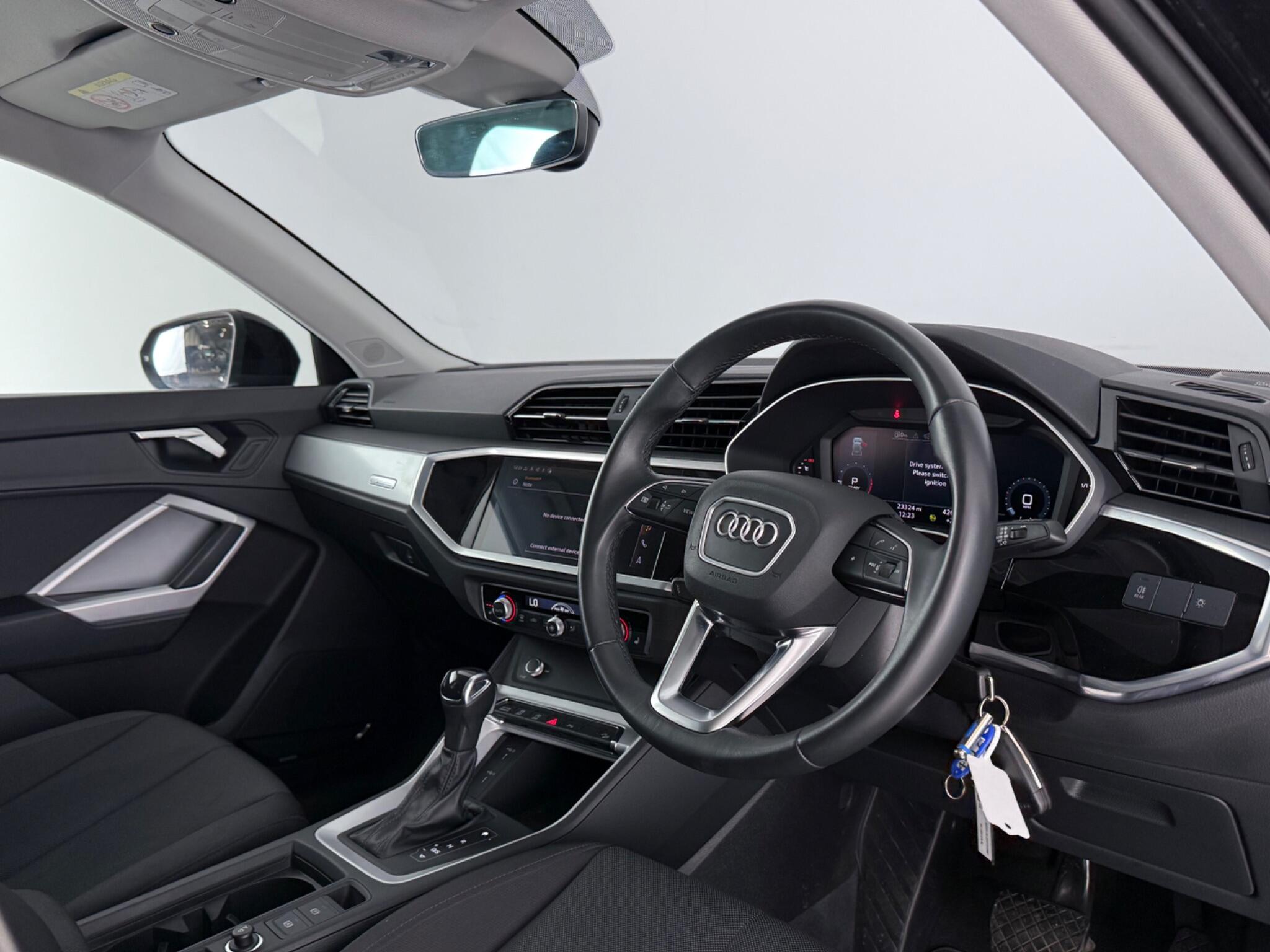 Audi Q3 view 3