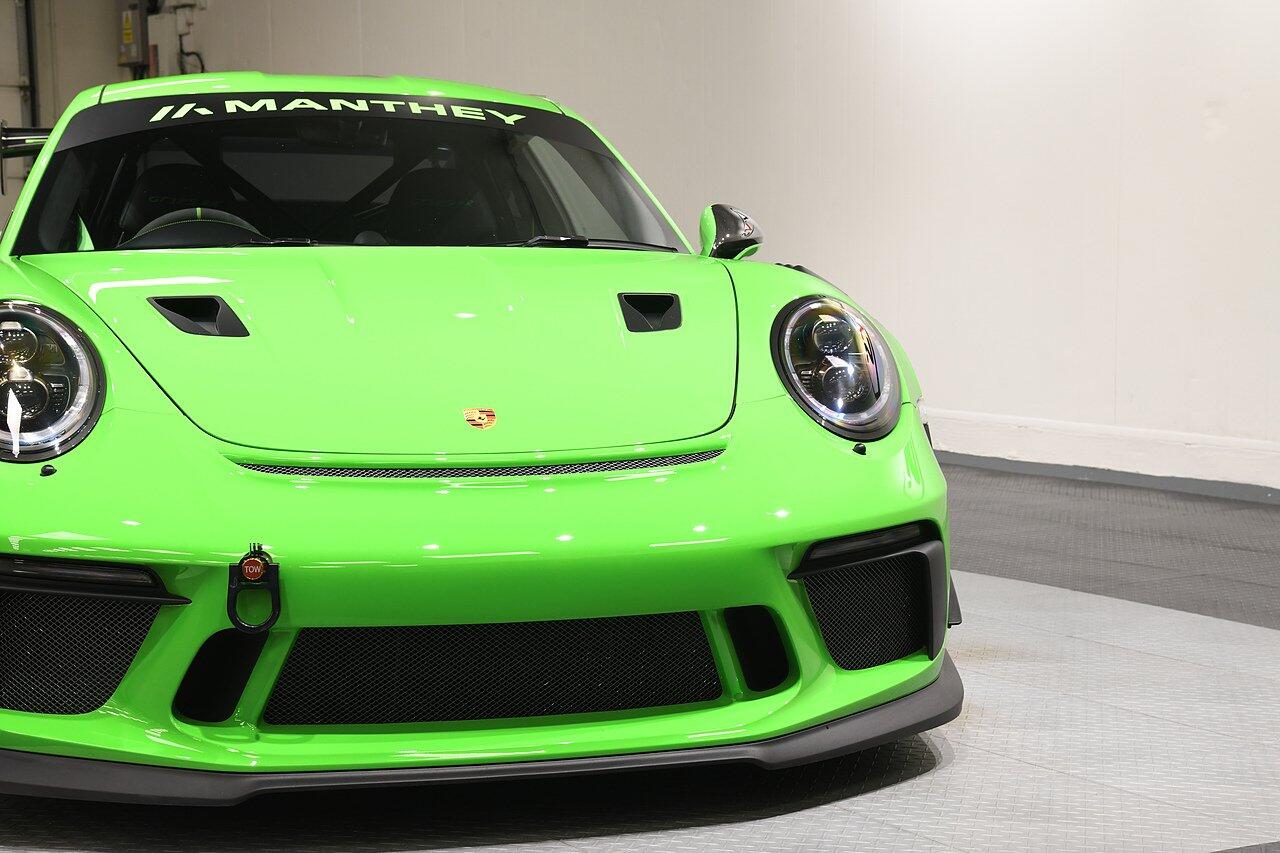 Porsche 911 view 35