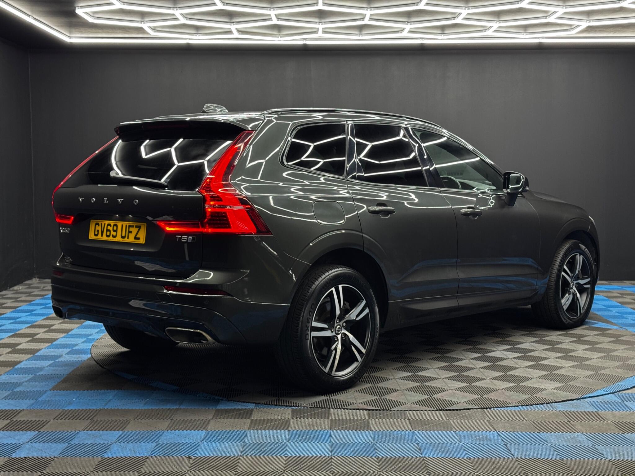 Volvo XC60 view 5