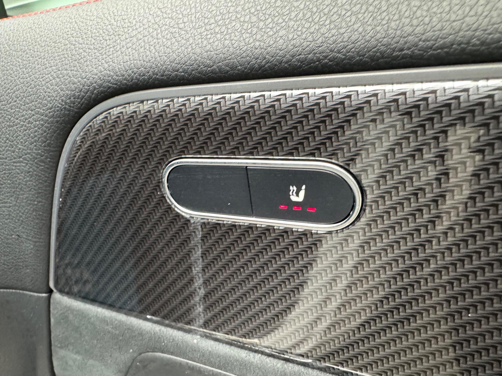 Mercedes-Benz Gla view 13