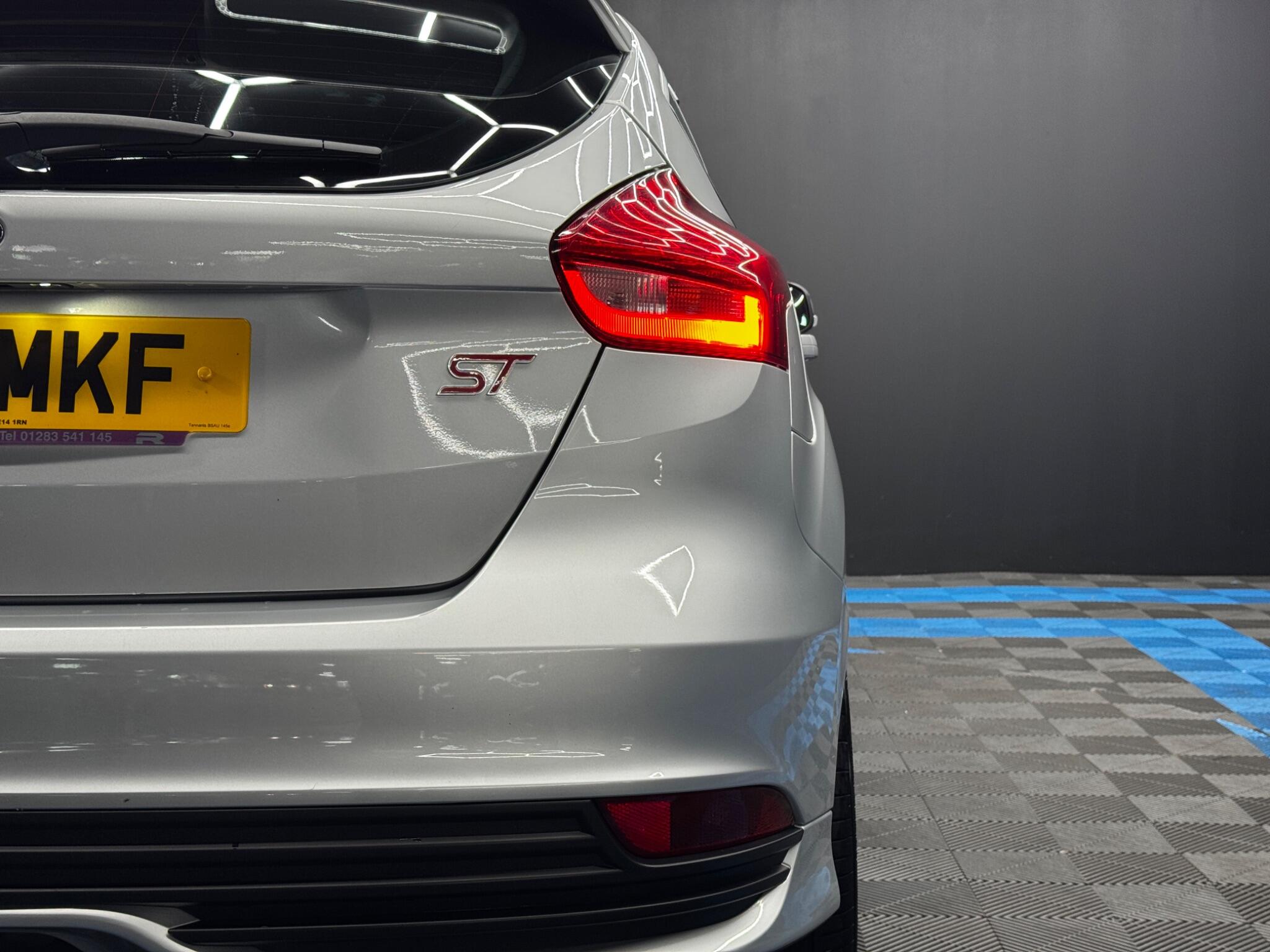 Ford Focus view 44