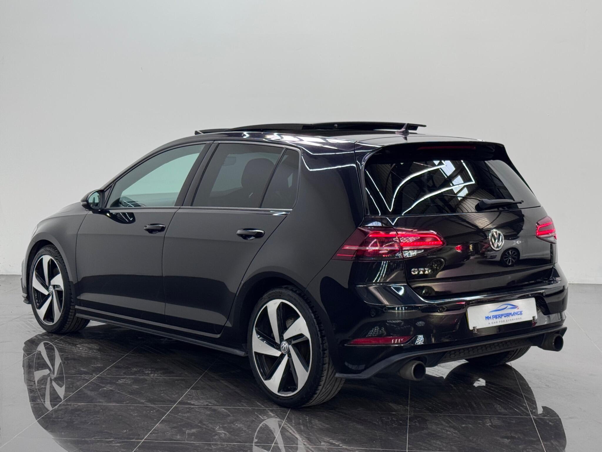 Volkswagen Golf view 6