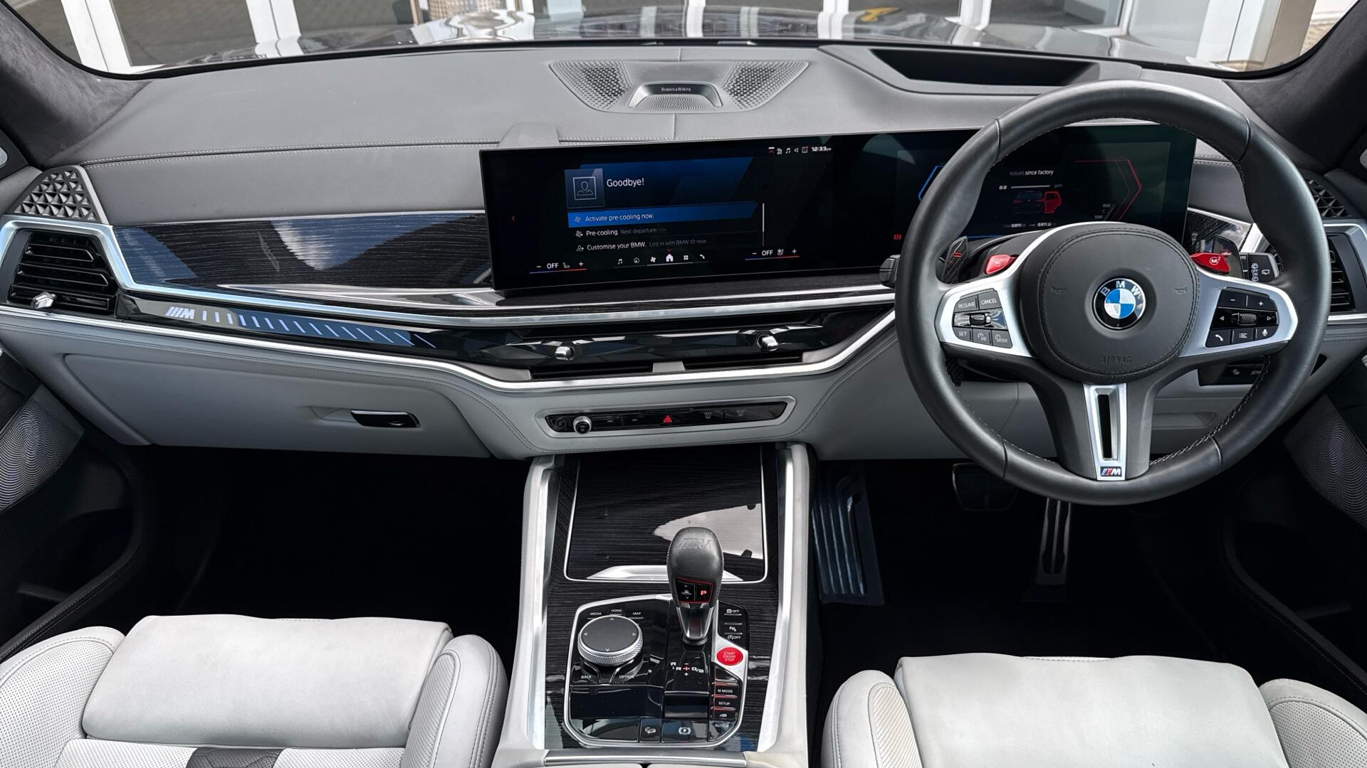 BMW X5 M view 4