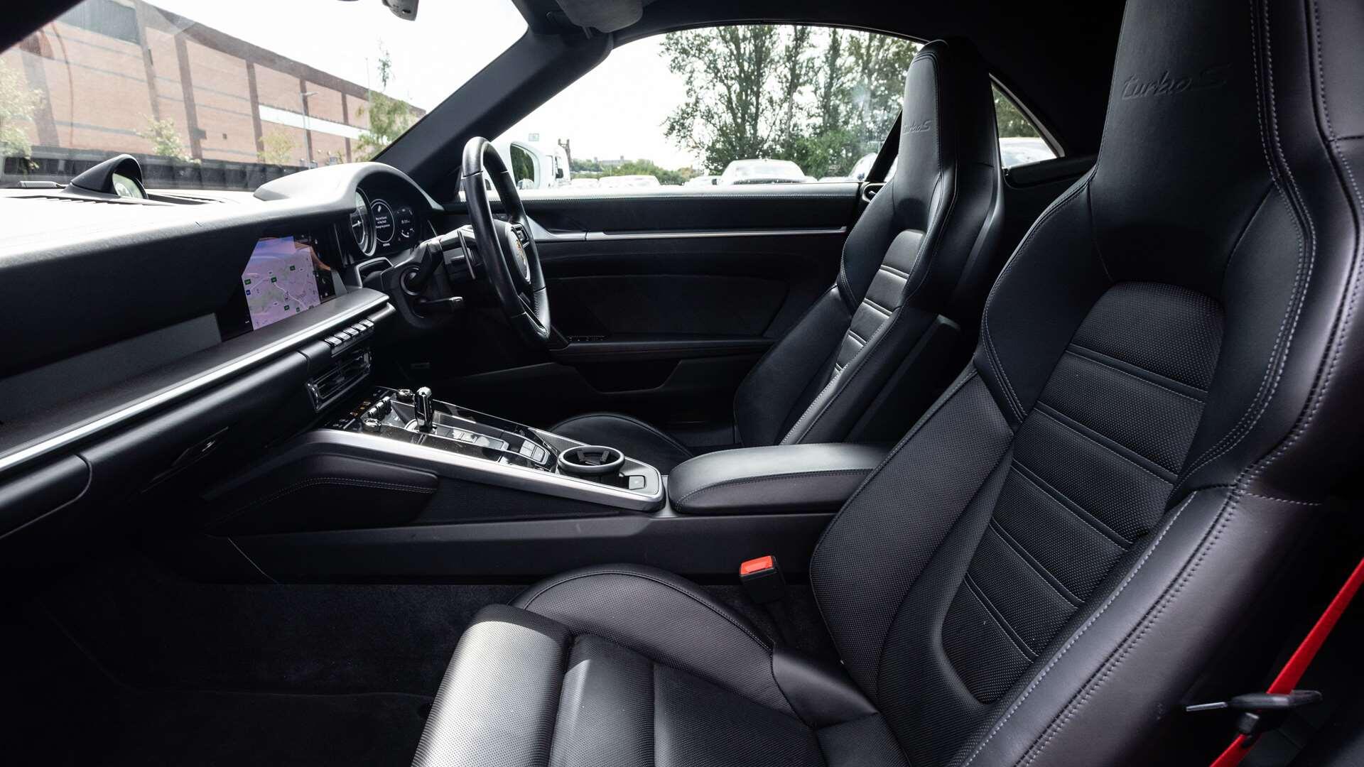 Porsche 911 view 16