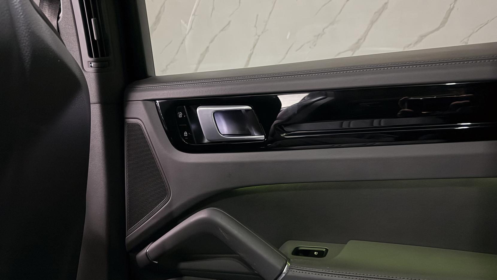 Porsche Cayenne view 25