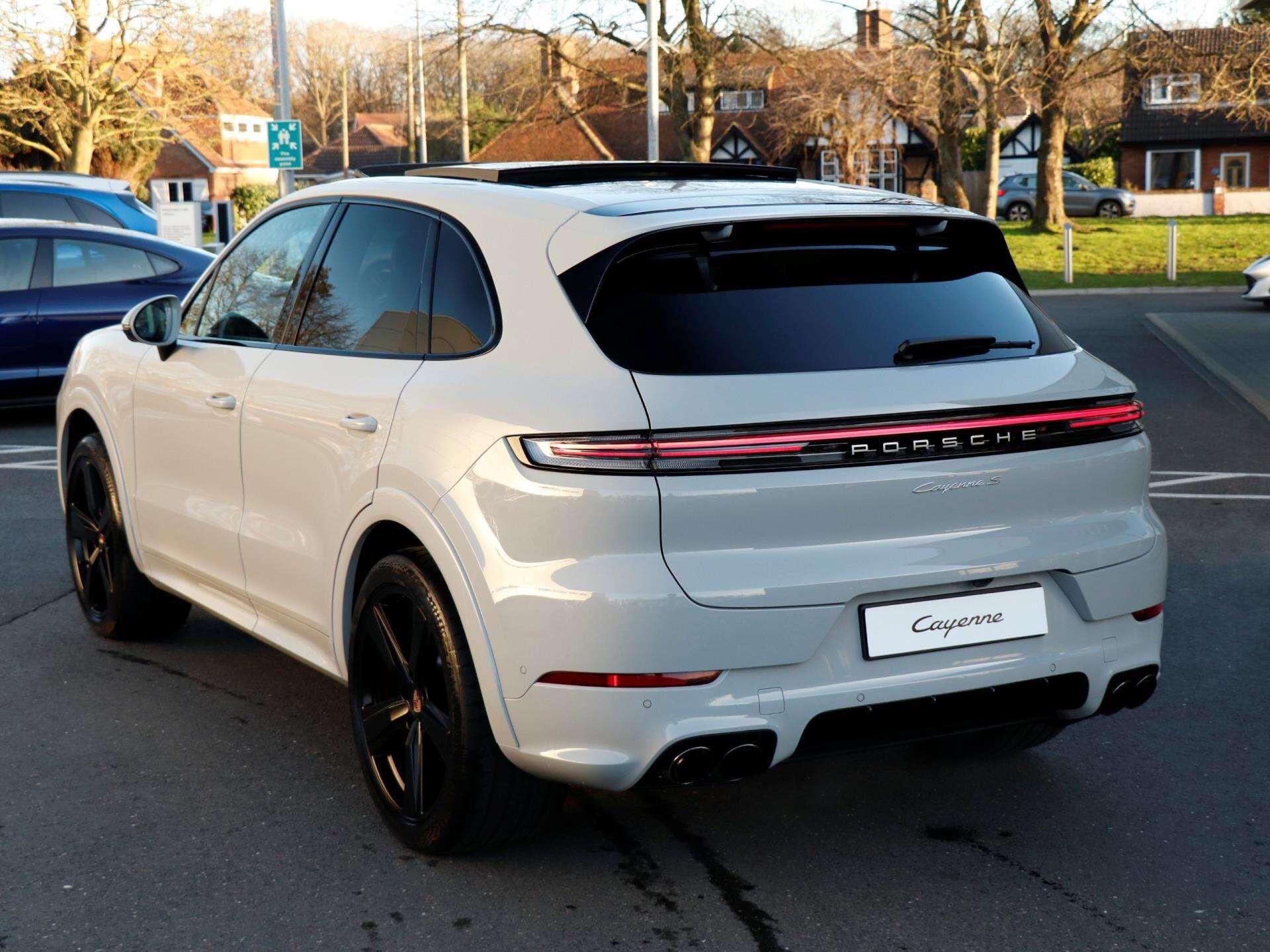 Porsche Cayenne view 39