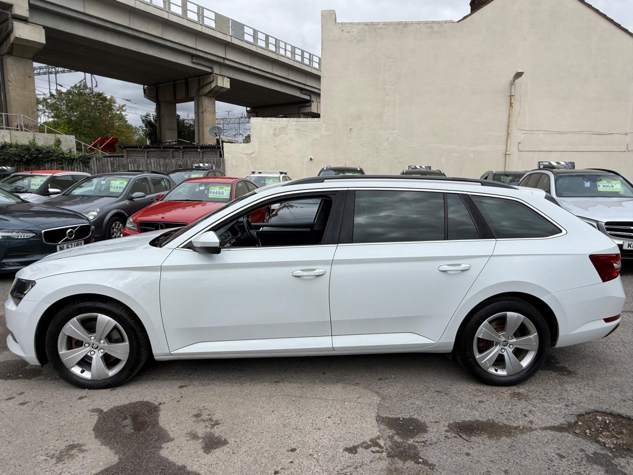 Skoda Superb - Image 10