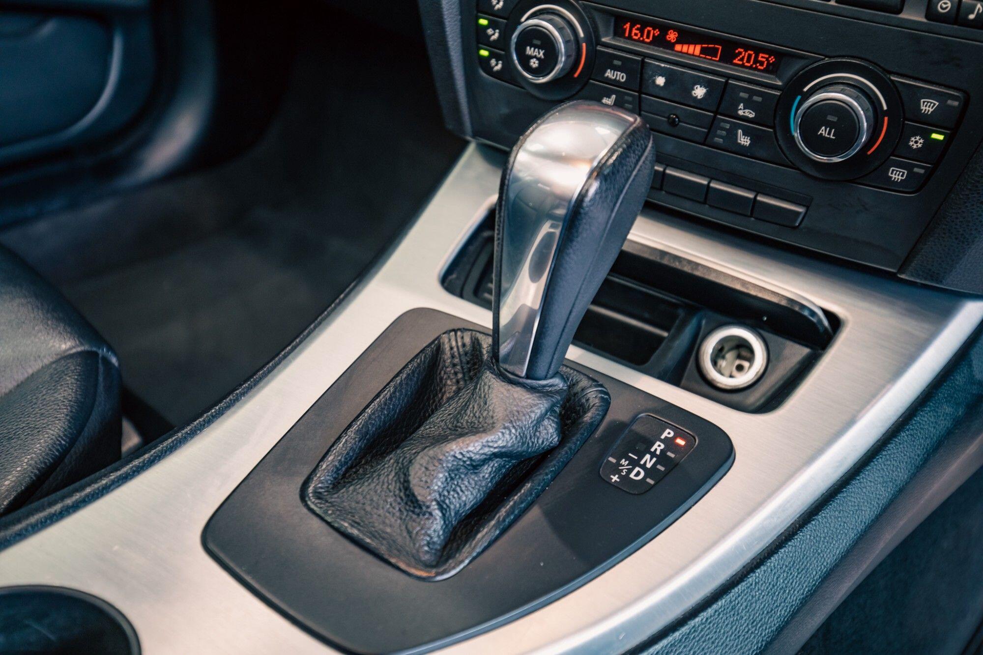 BMW 3 Series view 18