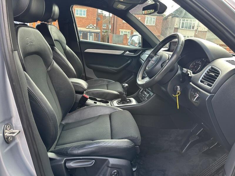 Audi Q3 view 12