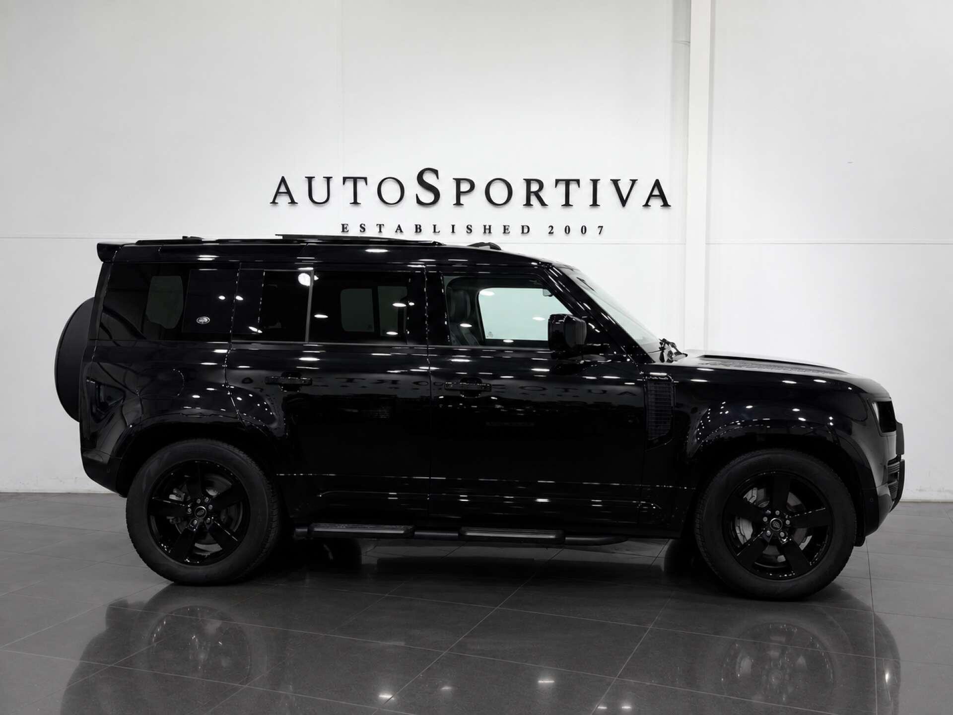Land Rover Defender view 3