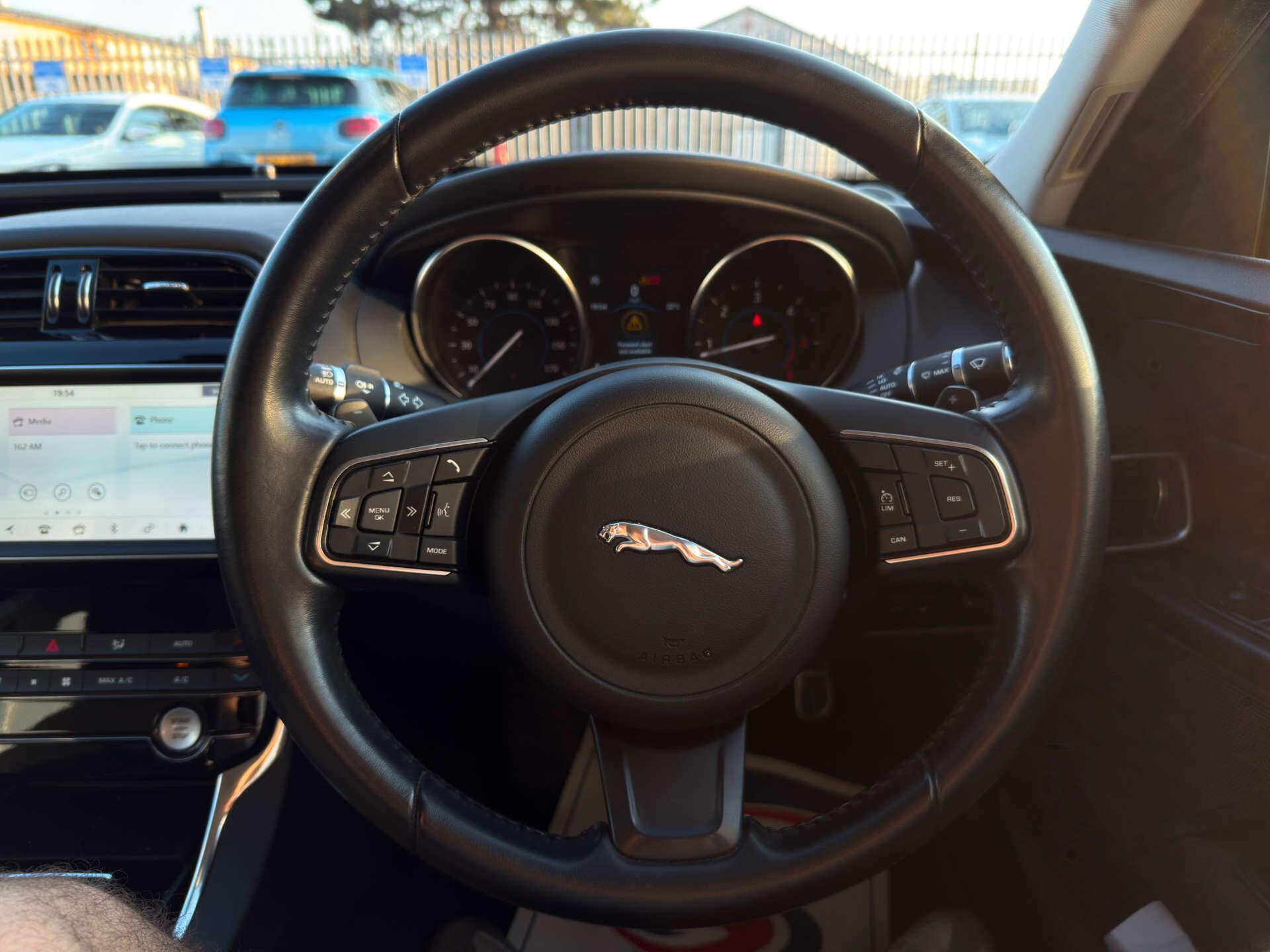 Jaguar Xe view 51
