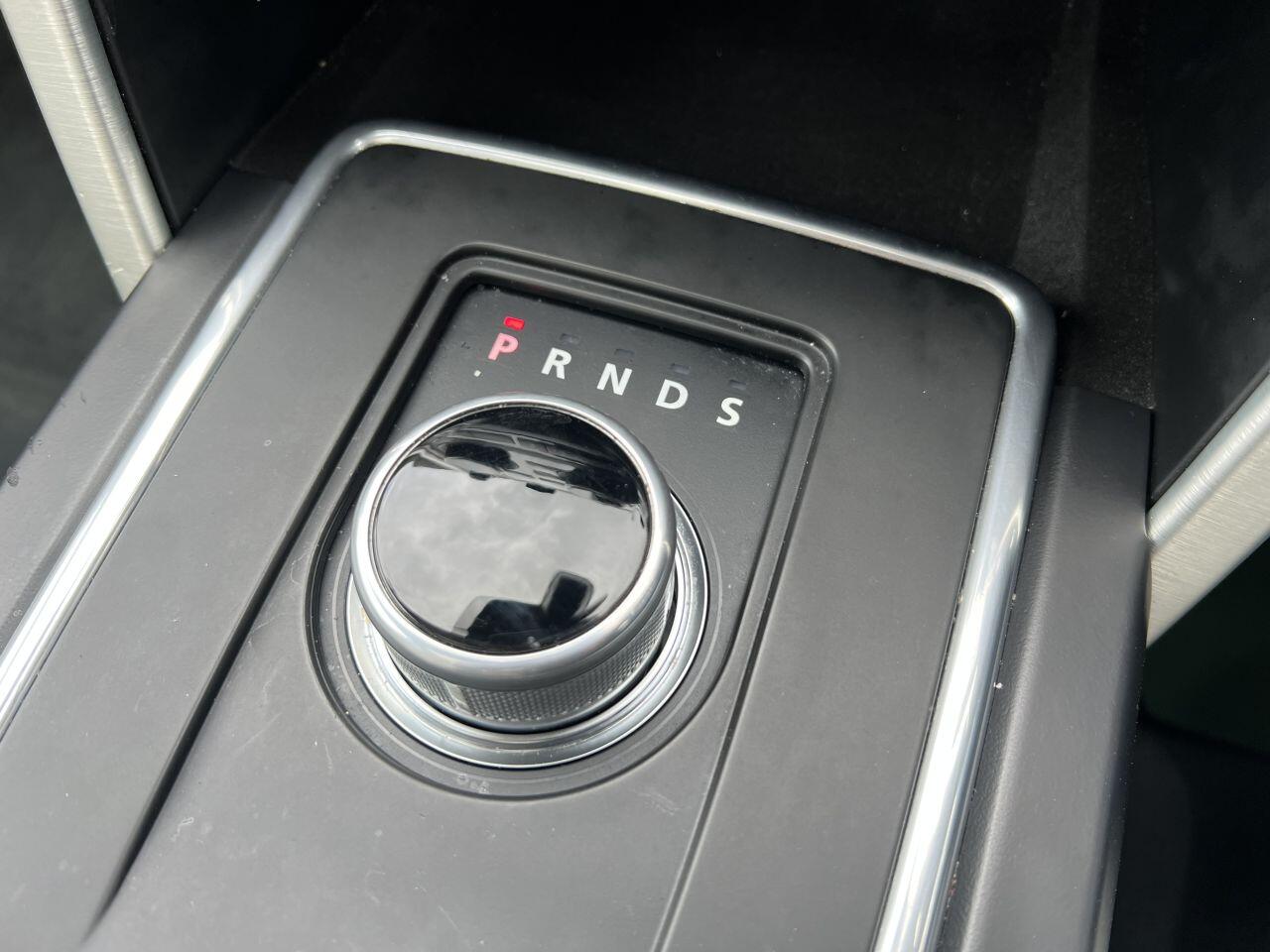 Land Rover Discovery Sport view 41