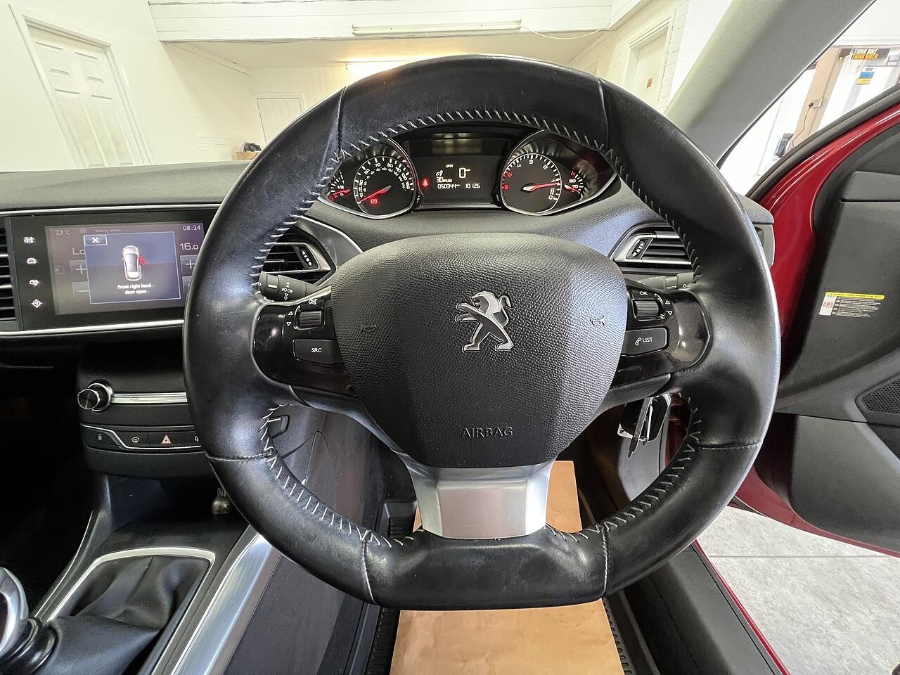 Peugeot 308 view 9