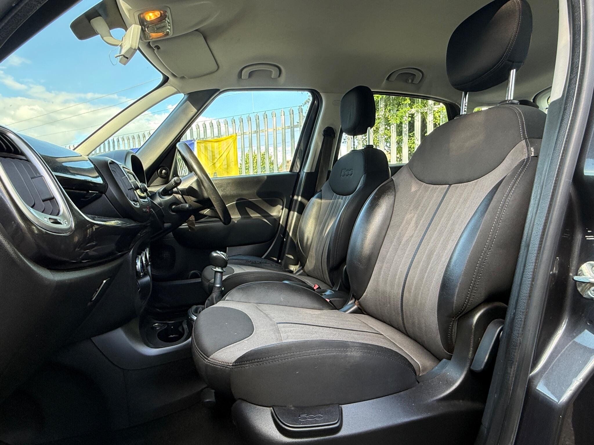 2015 Fiat 500L image 35