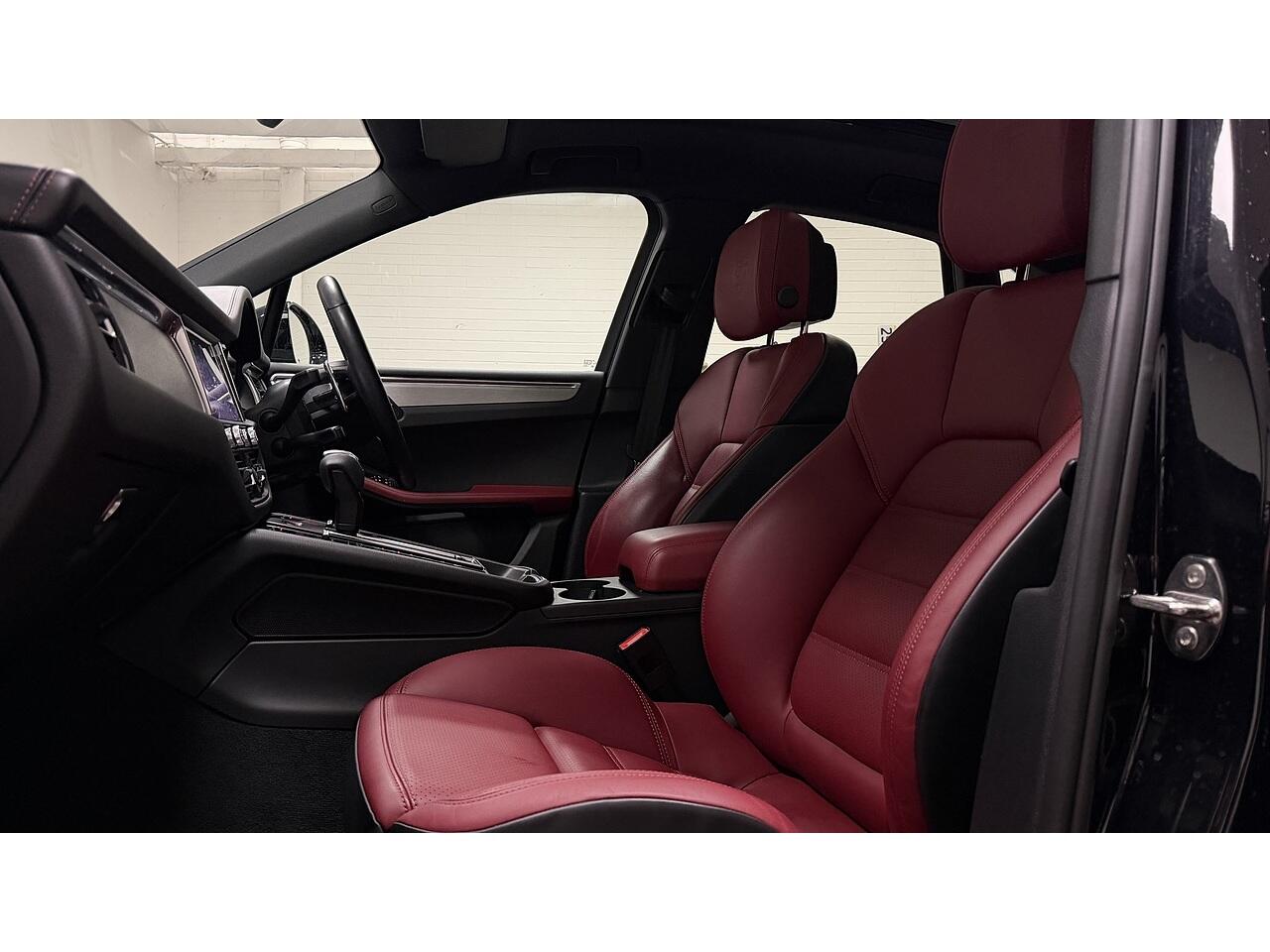 Porsche Macan view 23