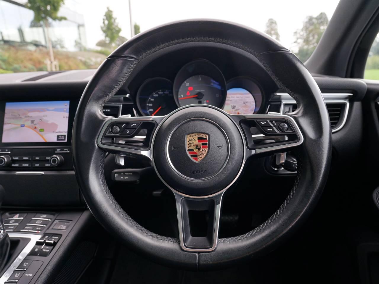Porsche Macan view 14