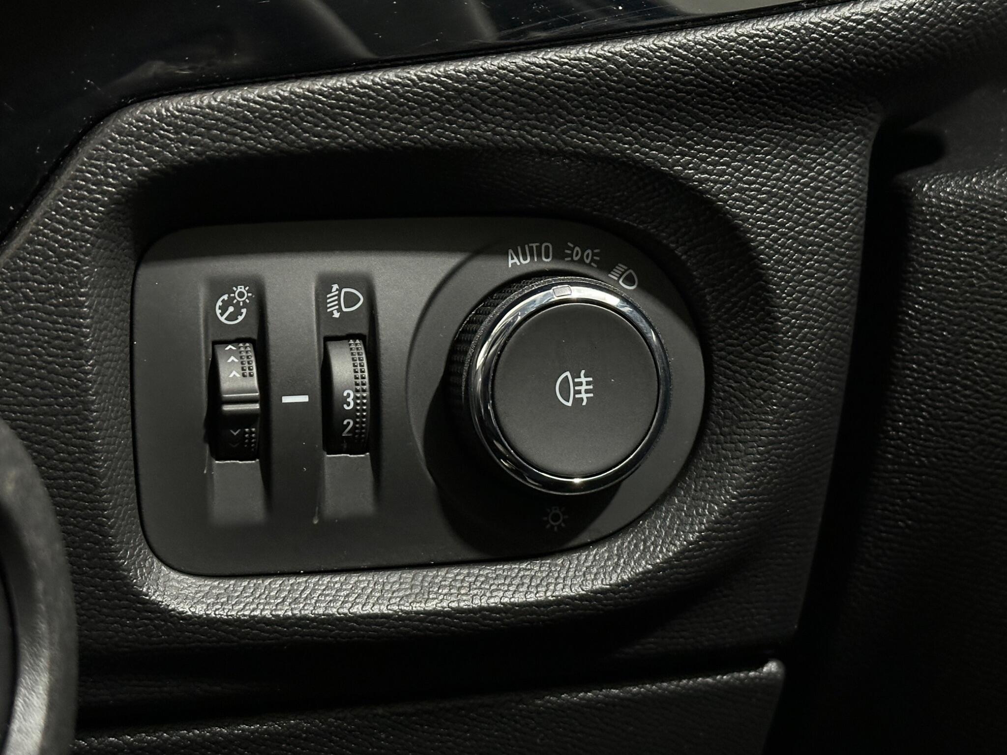 Vauxhall Corsa view 18