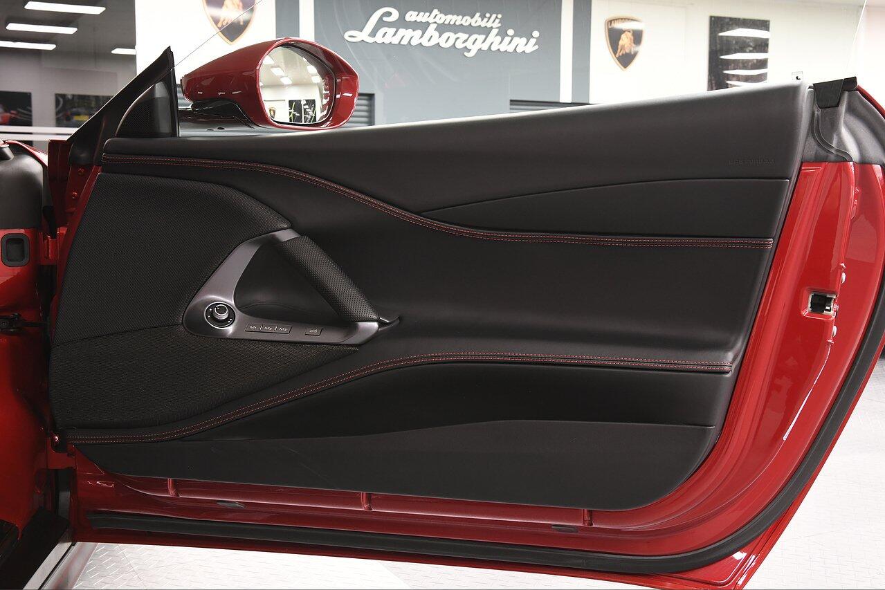 Ferrari 812 view 33