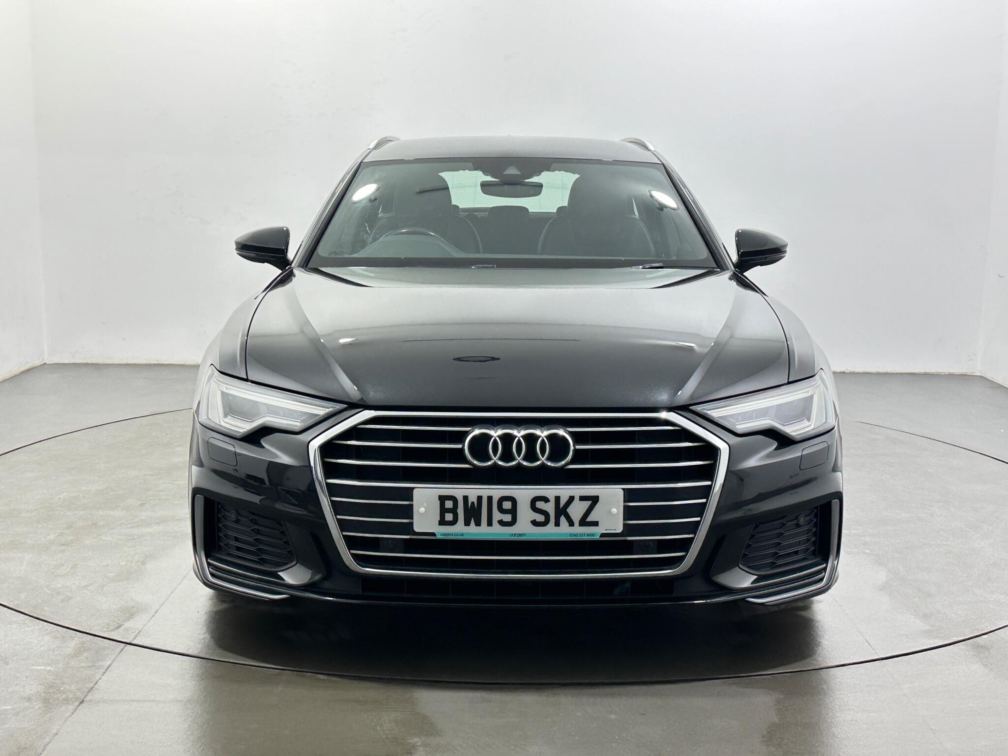 Audi A6 Avant view 3