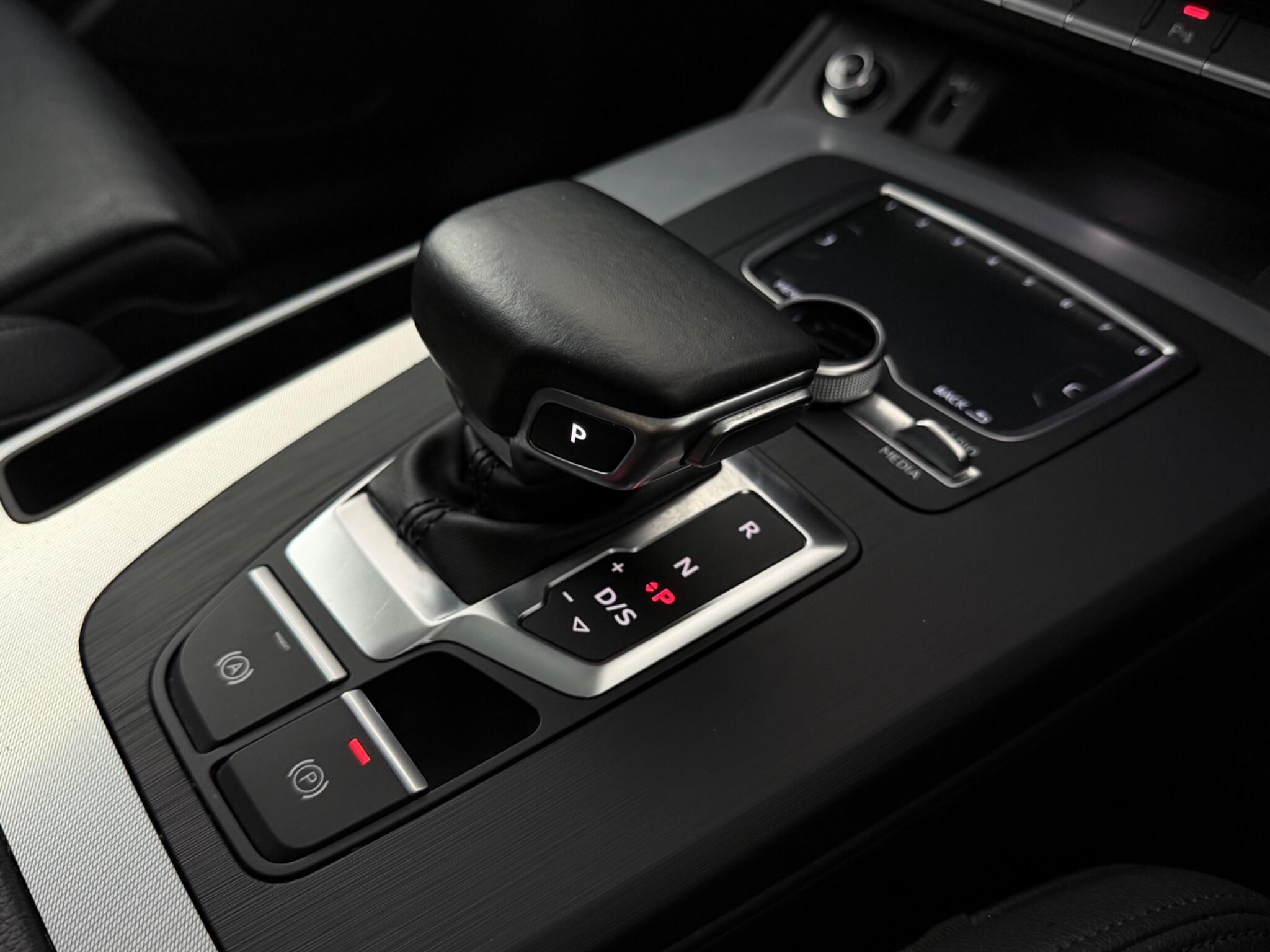 Audi Q5 view 21