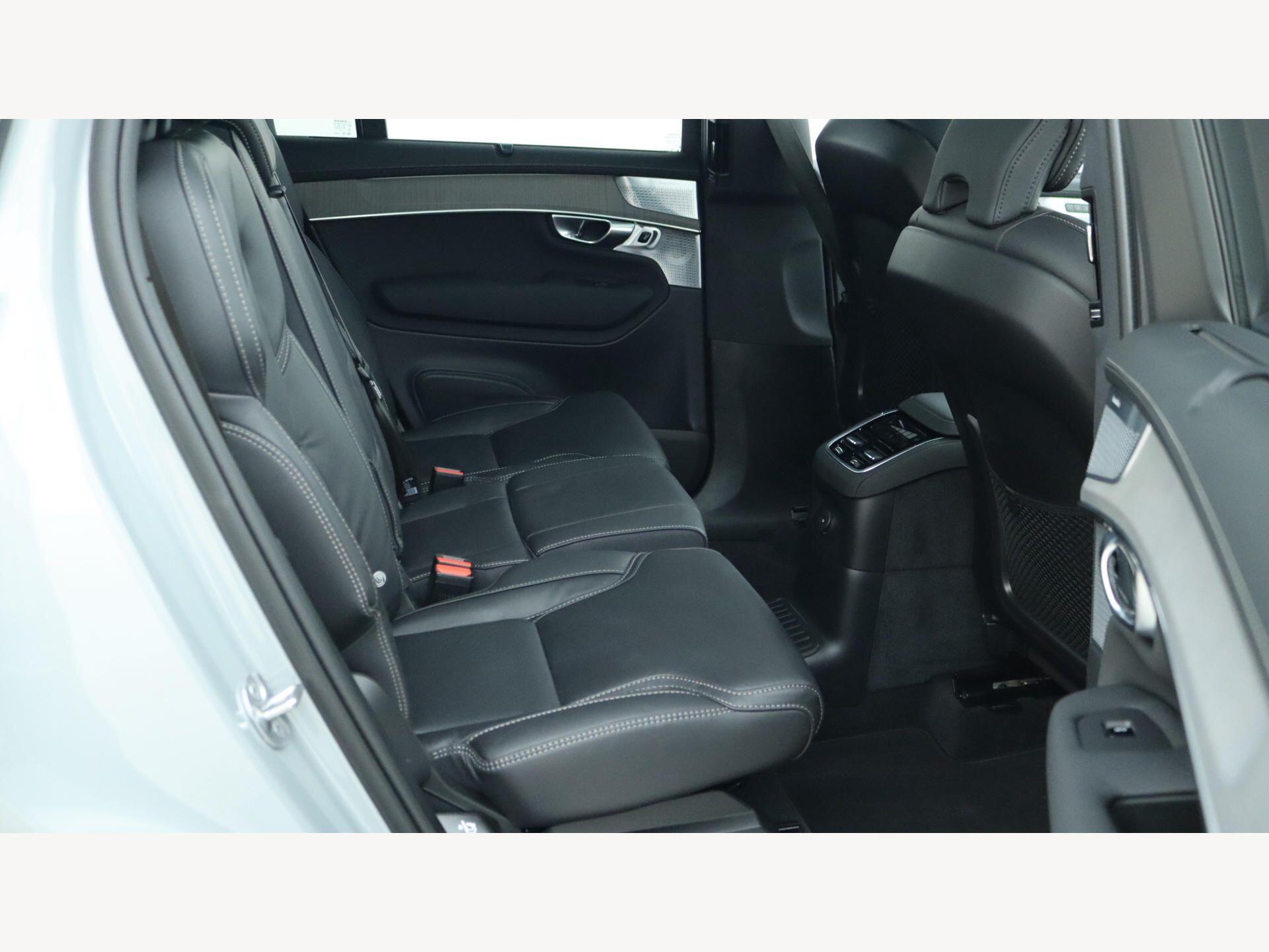 Volvo XC90 view 9