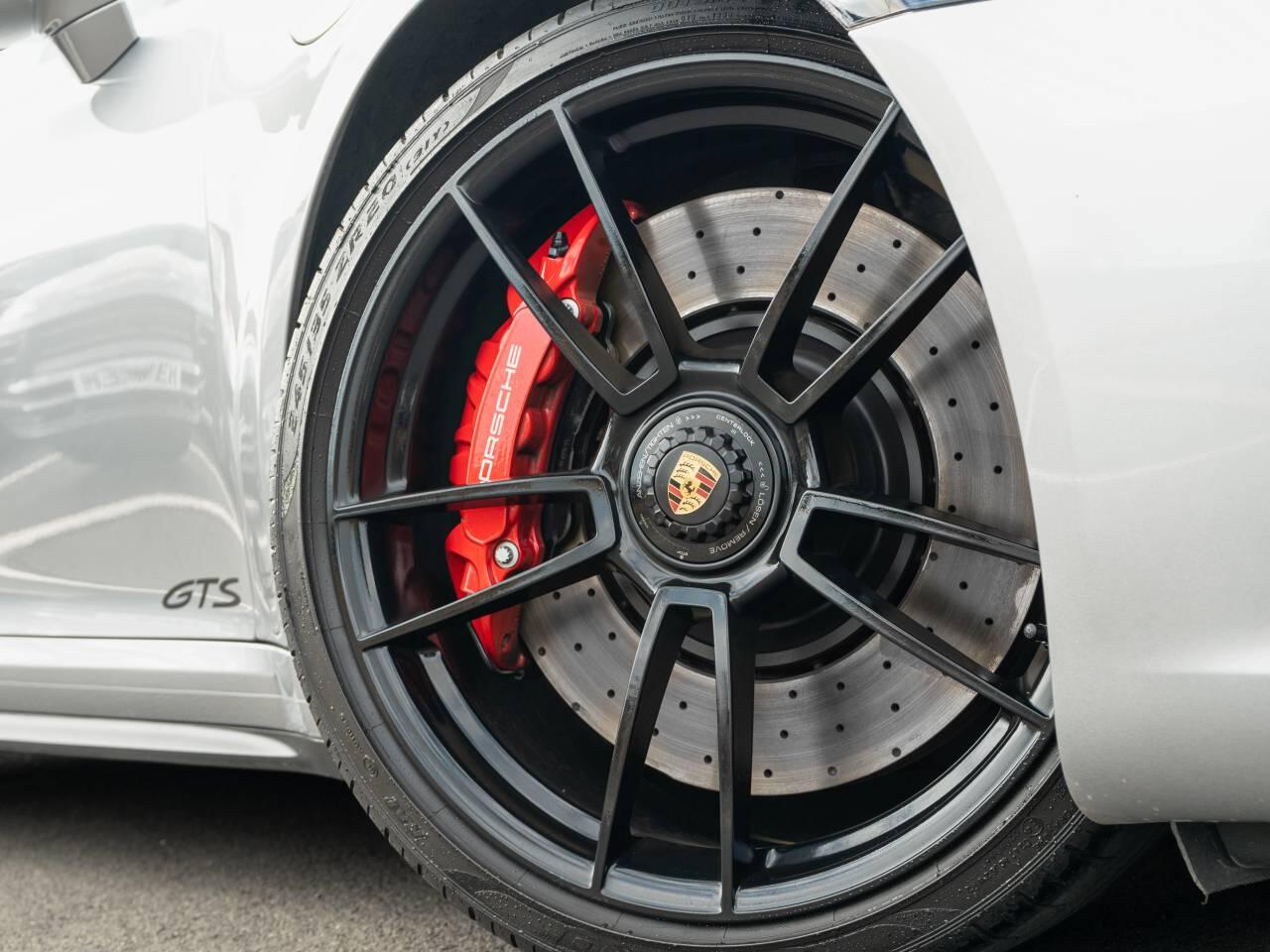 Porsche 911 view 15