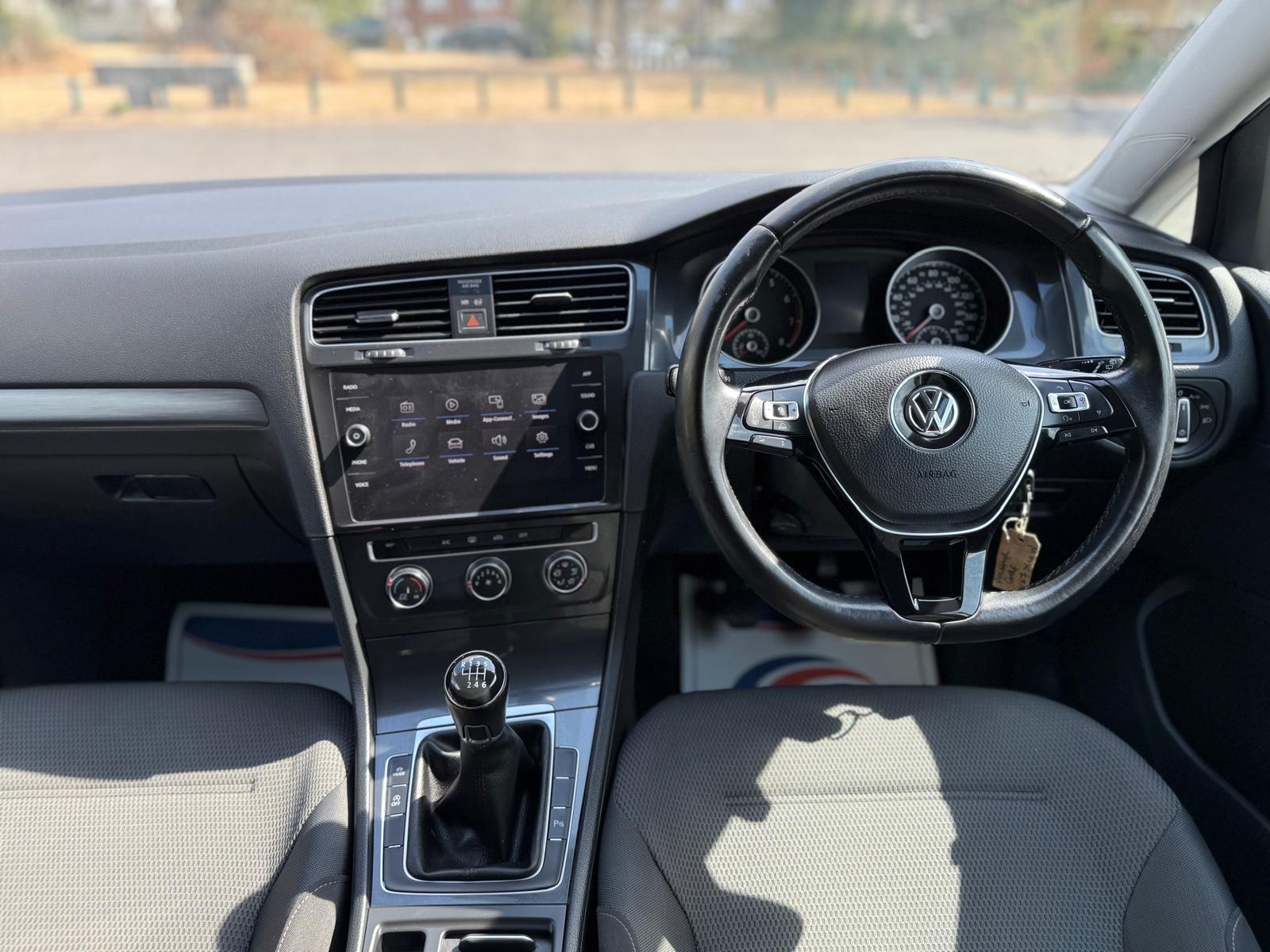 Volkswagen Golf view 24