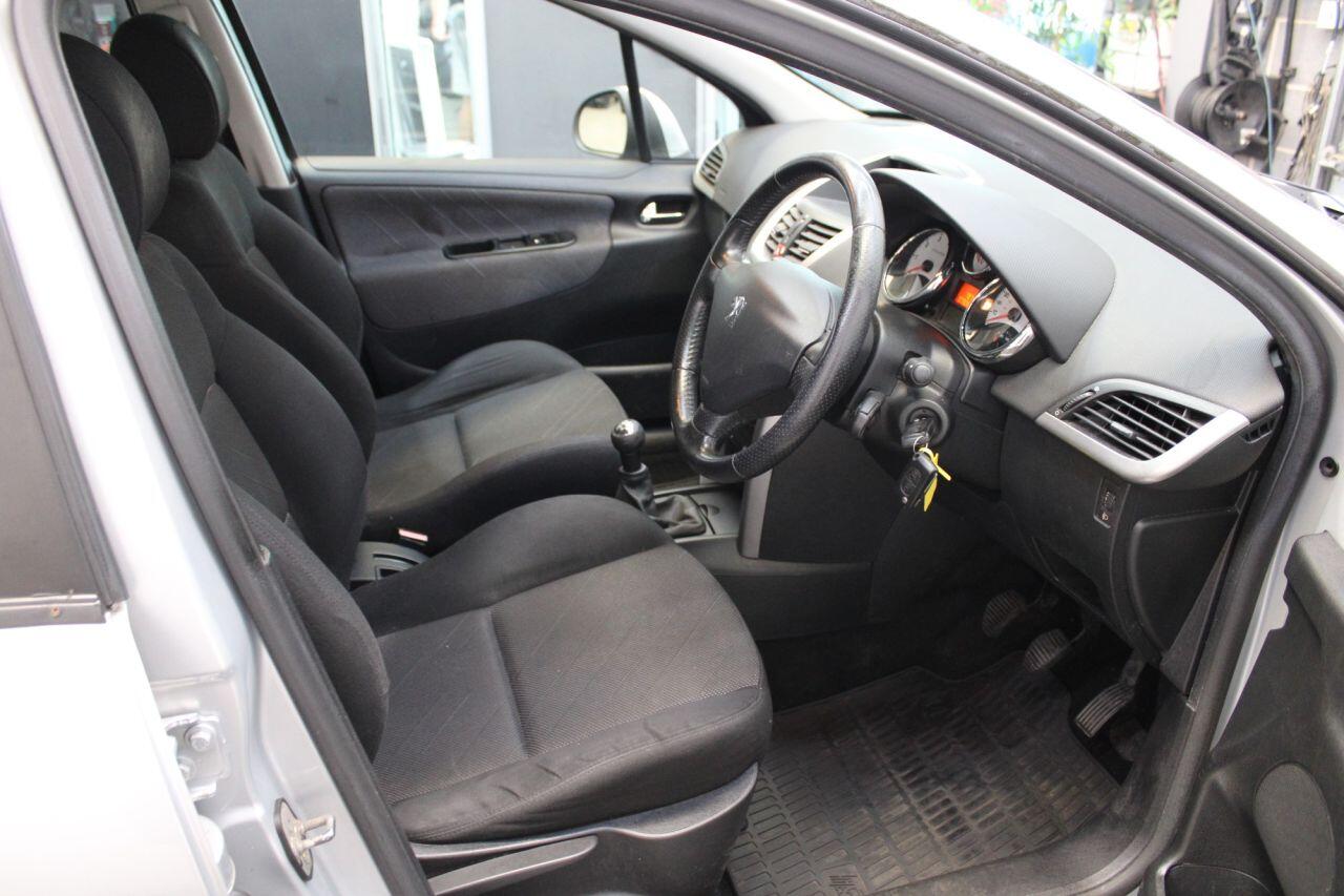 Peugeot 207 view 14