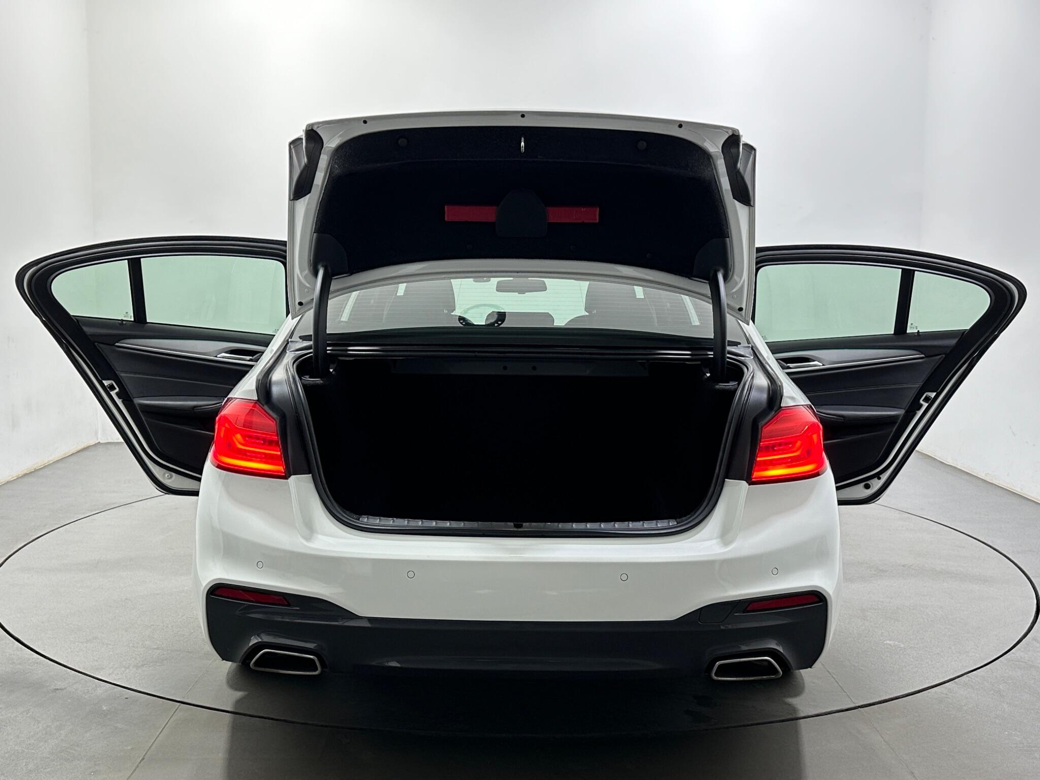 BMW 5 Series view 44