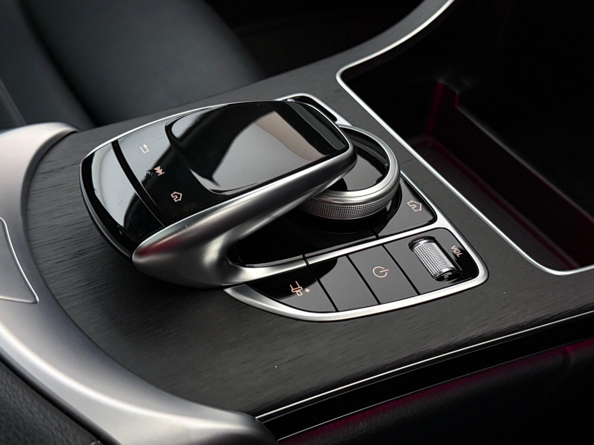 Mercedes-Benz C-Class view 27